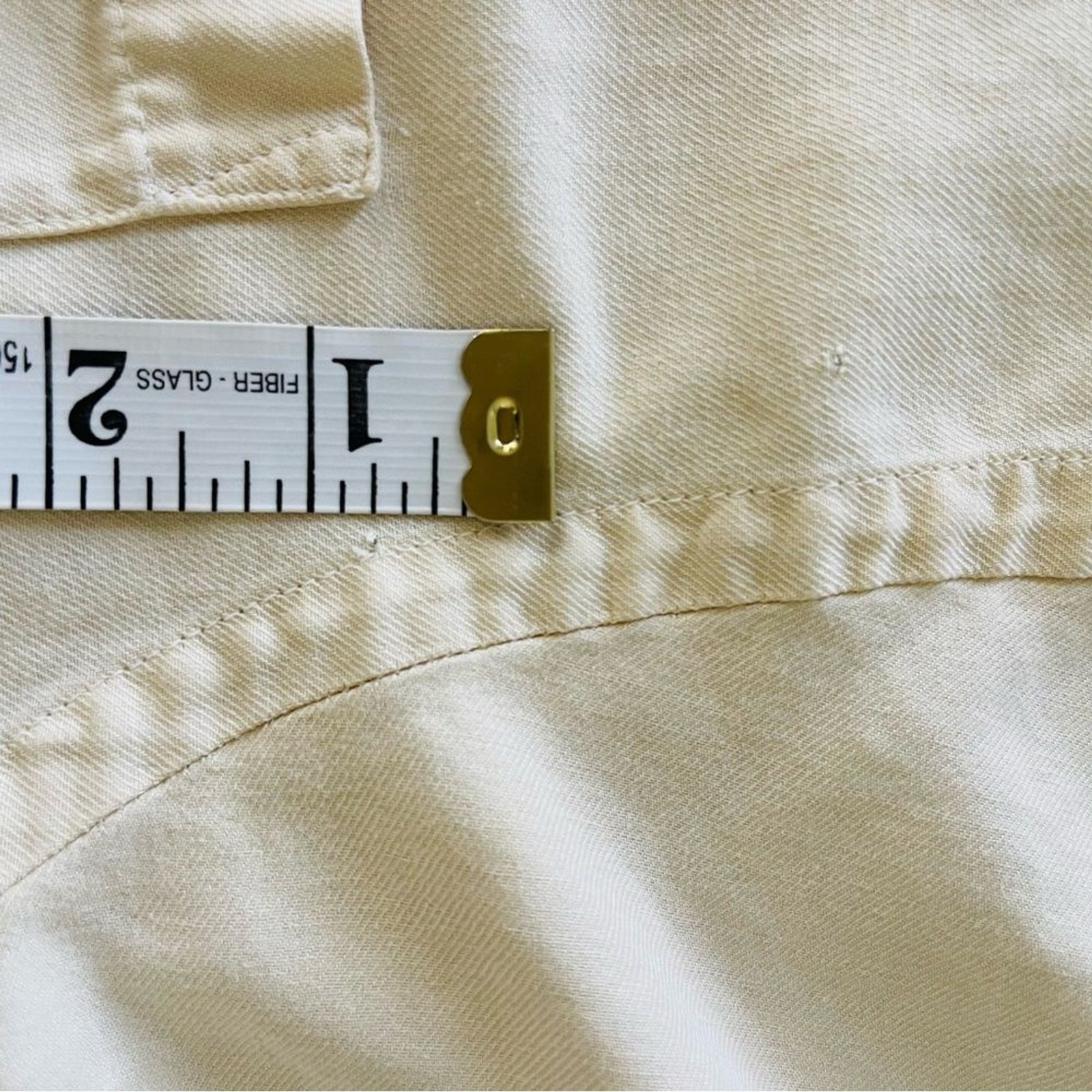 IZOD Men’s short-sleeve button-up shirt in cream color made of silk size large