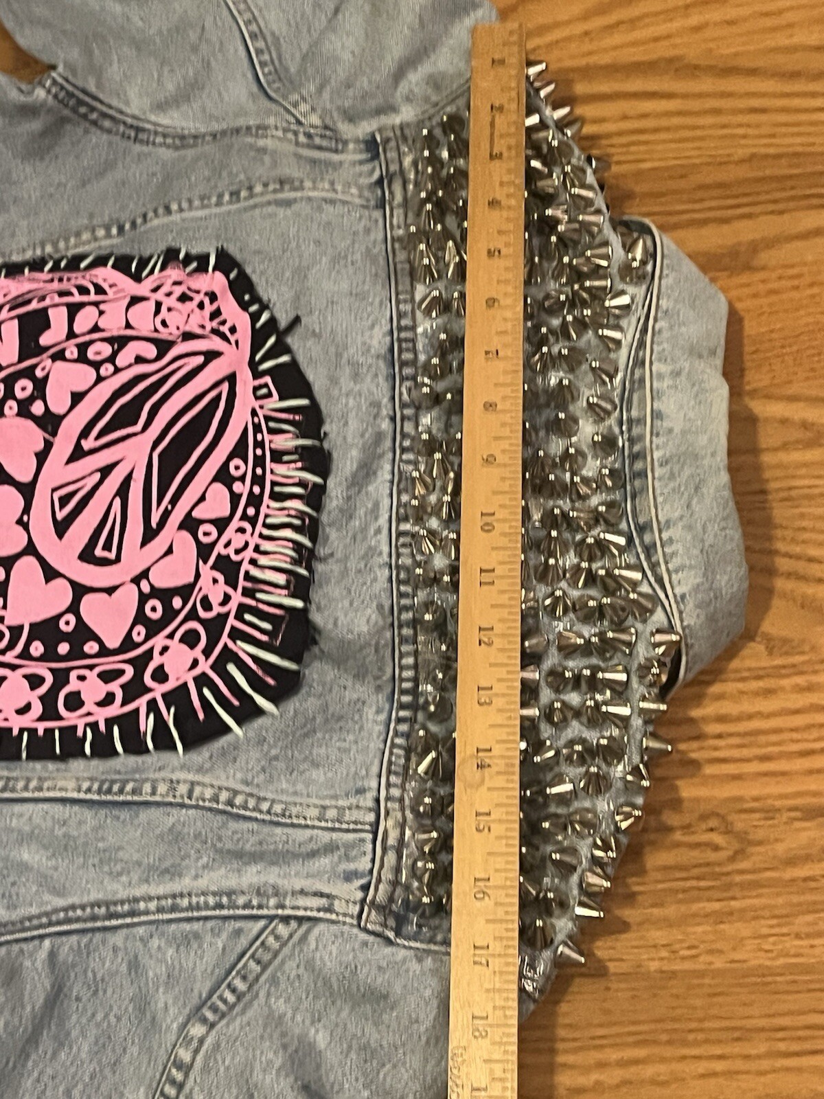 vintage LEVI’S Studded SPIKES Custom Jean Jacket SZ SMALL PATCHES PEACE SIGN 🙂