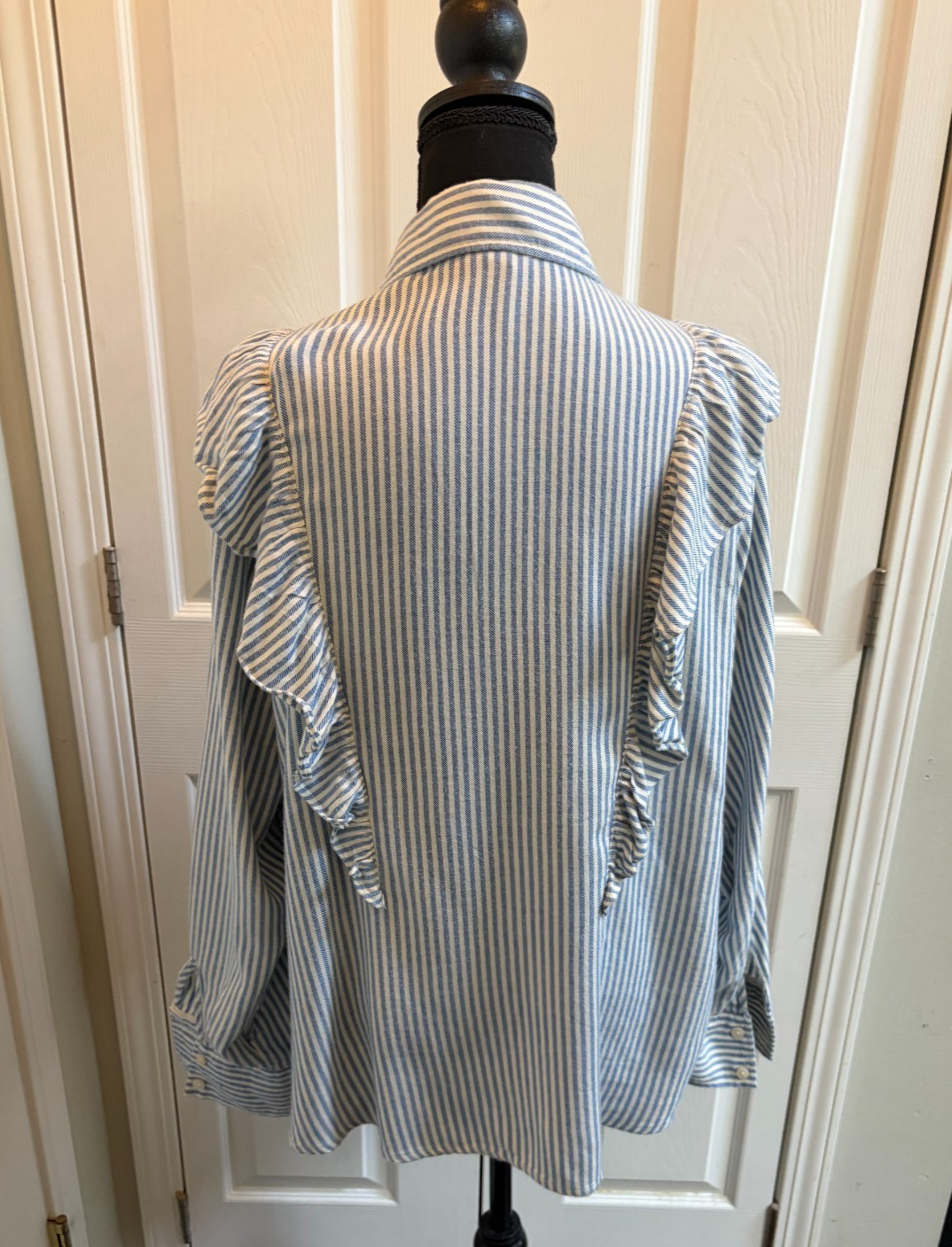 Torrid Super Soft Ruffled Front Striped Button Up Blouse 2x Blue White Striped