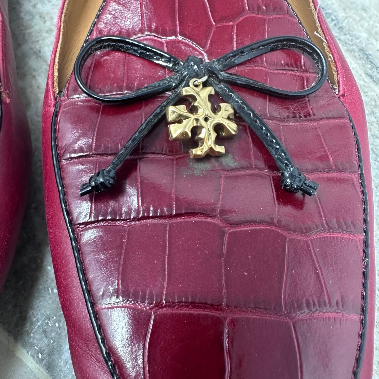 Tory Burch Burgundy Leather Croc Embossed Bow Loafer Flats 9M 8099 G20