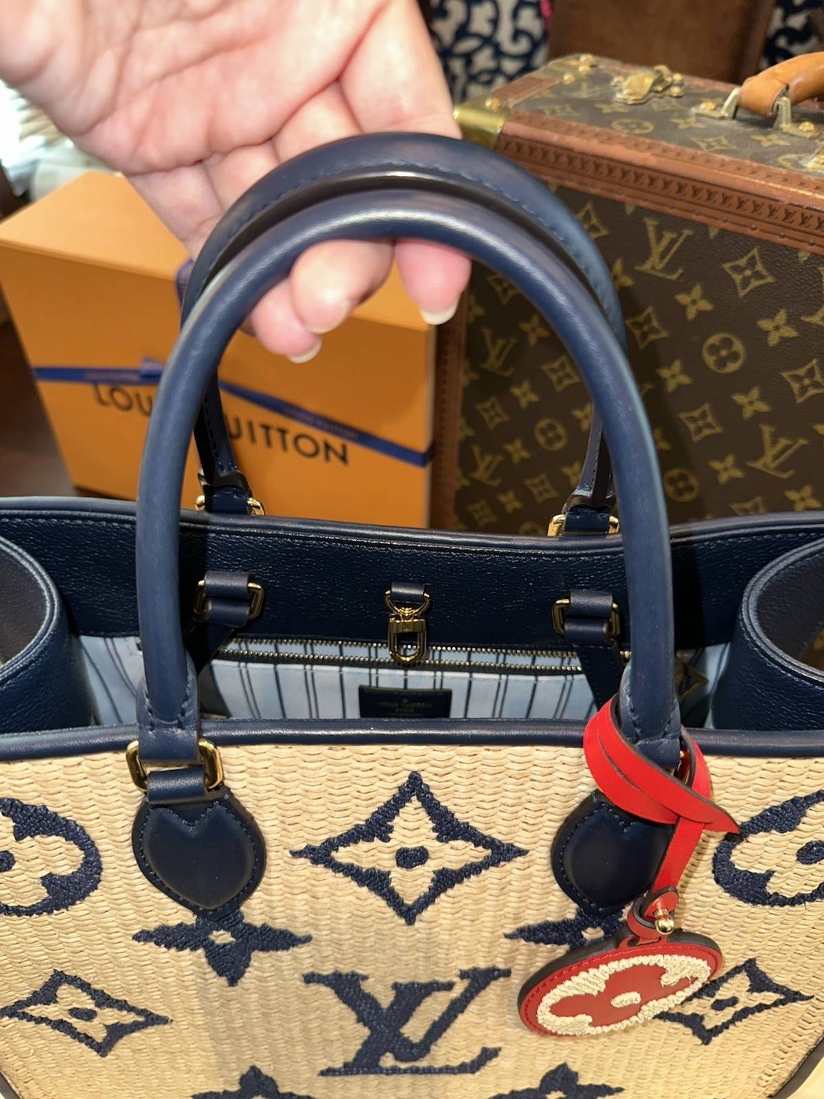 AUTHENTIC LOUIS VUITTON Monogram Raffia OnTheGo OTG MM Navy Blue Bag, M57723