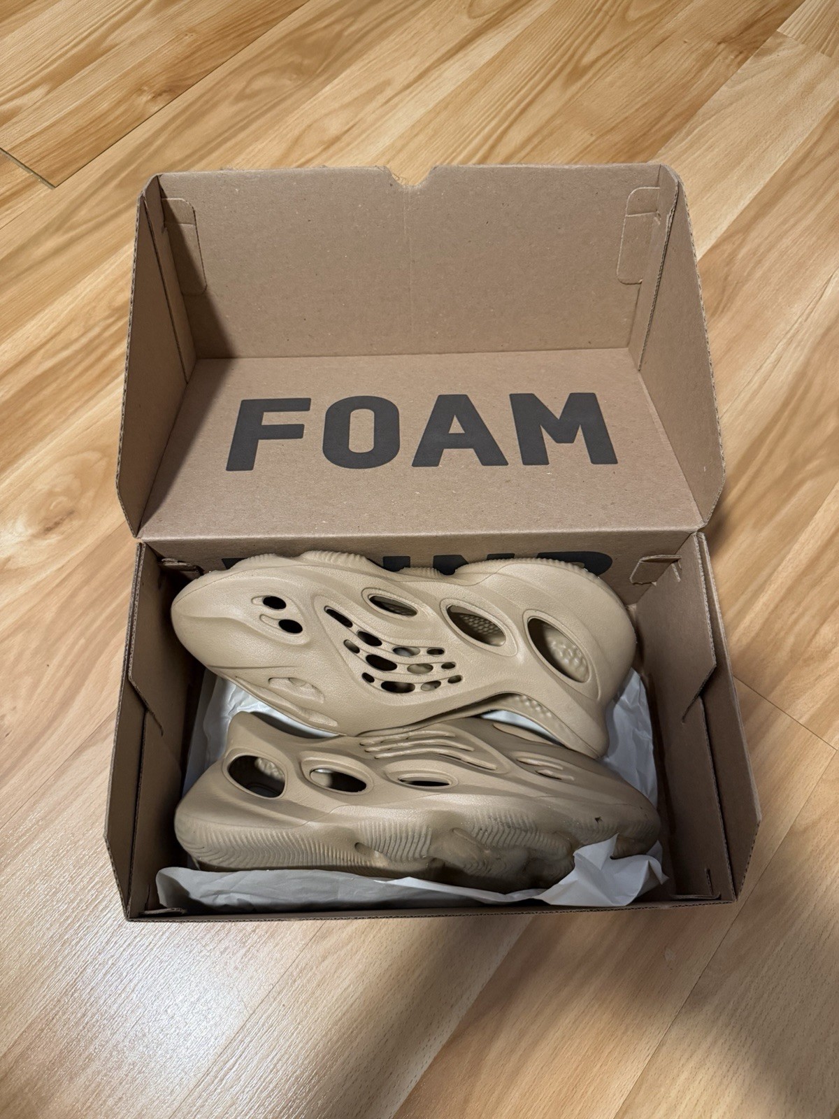 Yeezy Foam Runners Men’s Sand