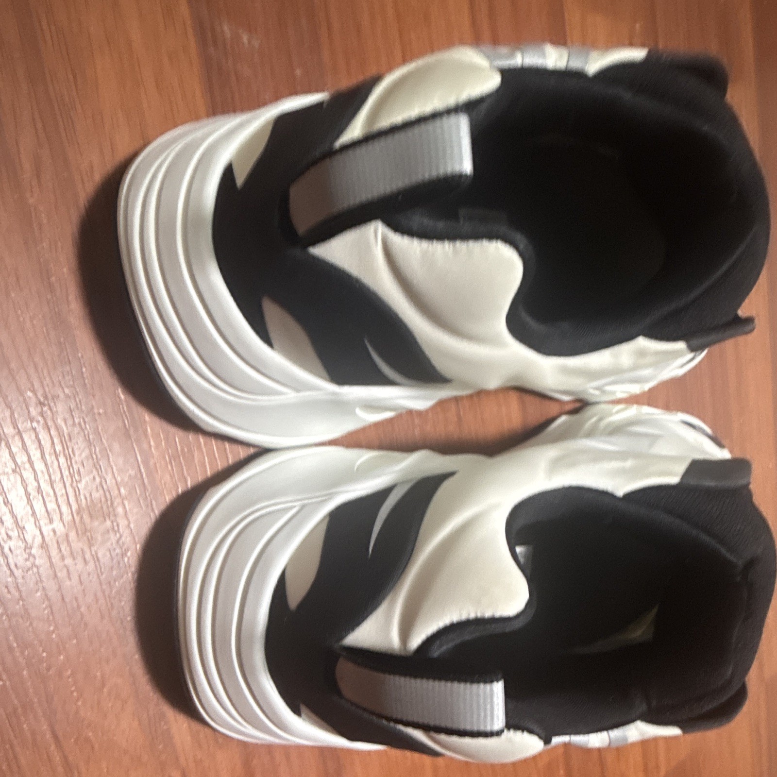 Yeezy adidas Yeezy 700 Men’s White/Black/Gray Low Top Slip-On Mesh Sneaker