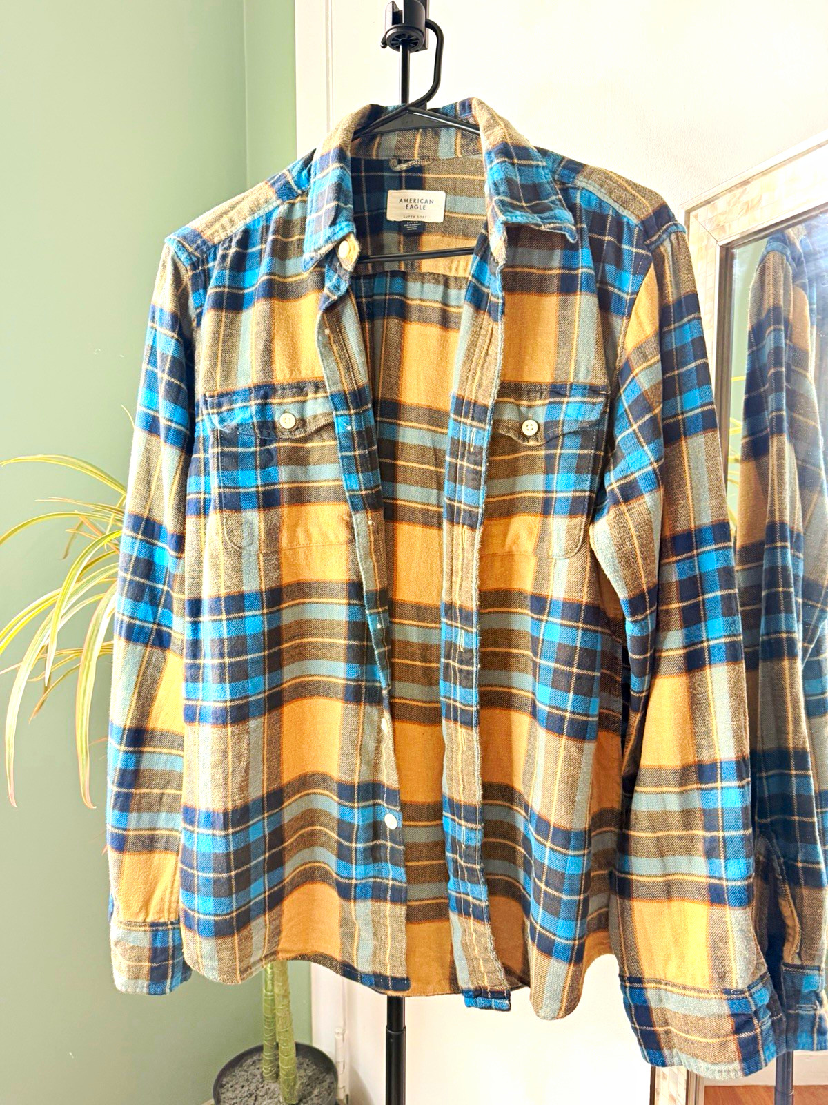 American Eagle Super Soft Flannel Plaid Shirt S Long Sleeve Button-Up Pockets