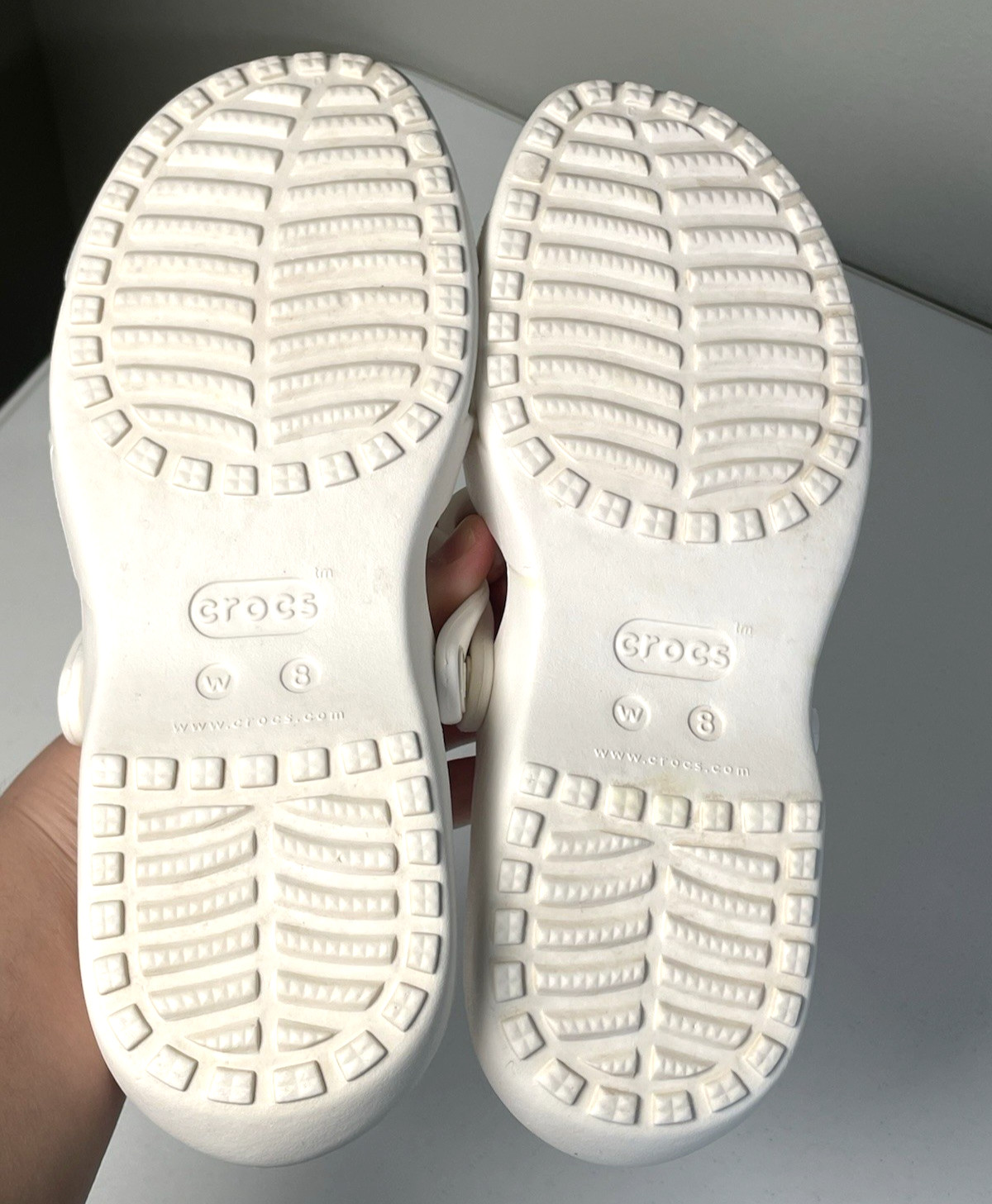 Crocs Women’s 8 Kadee II Strappy Sandals White Casual Flats Shoes Beach Summer