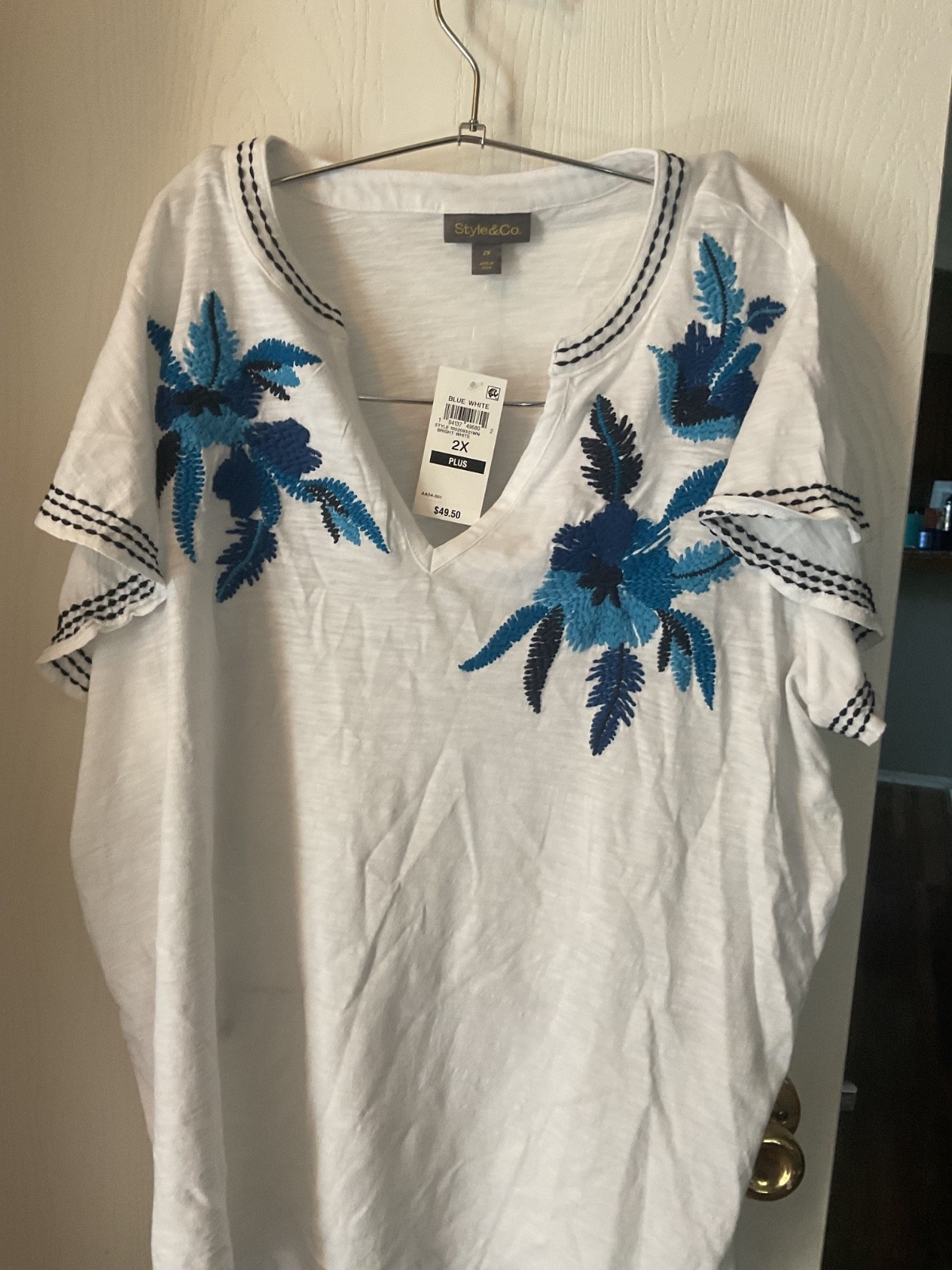NWT Style&co Blue & White V-Neck Top with Short Flutter Sleeve Plus Size 2x
