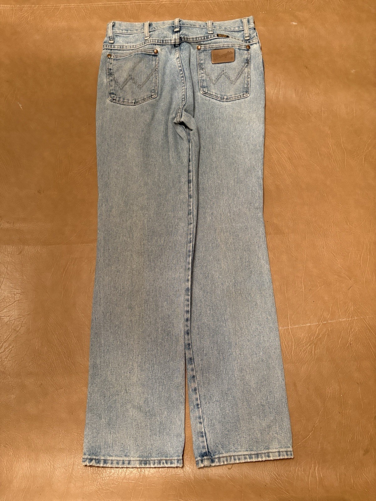 Wrangler Men’s Regular Fit Straight Blue Light Wash Distressed Denim Jeans
