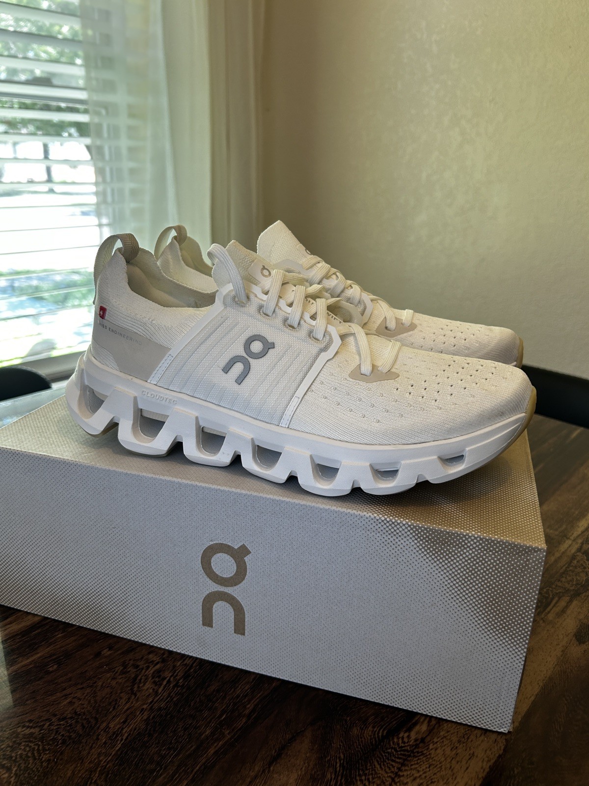 NEW On Cloudswift 4 Women’s White Left Size 9 Right Size 8.5 (Mismatched Pair)