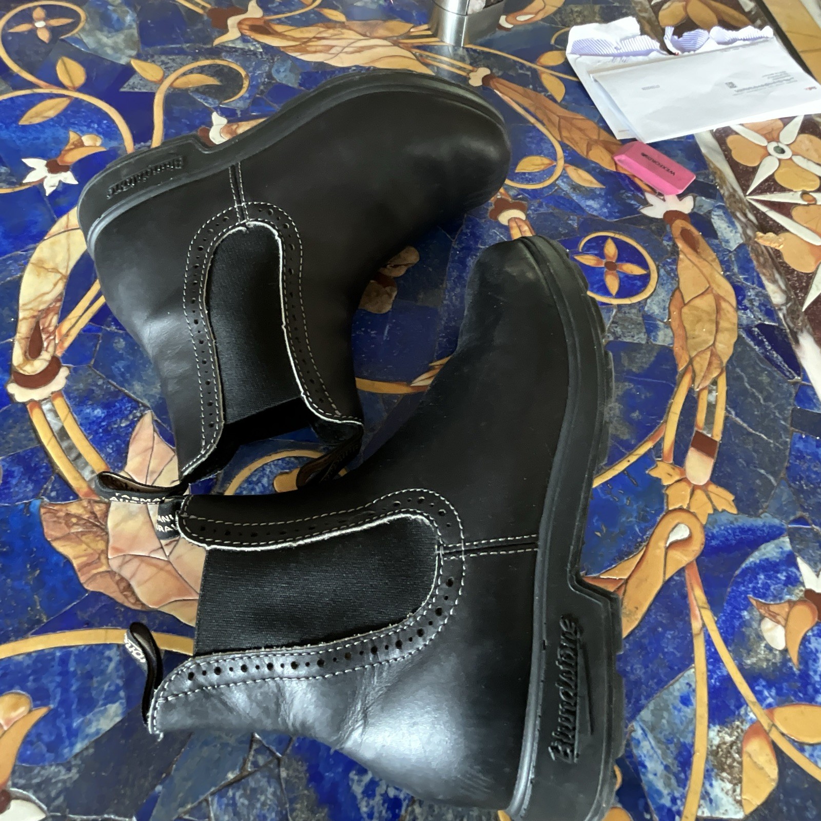 Blundstone unisex Black Leather Chelsea Ankle Boots Slip-On Round Toe US W9. M7