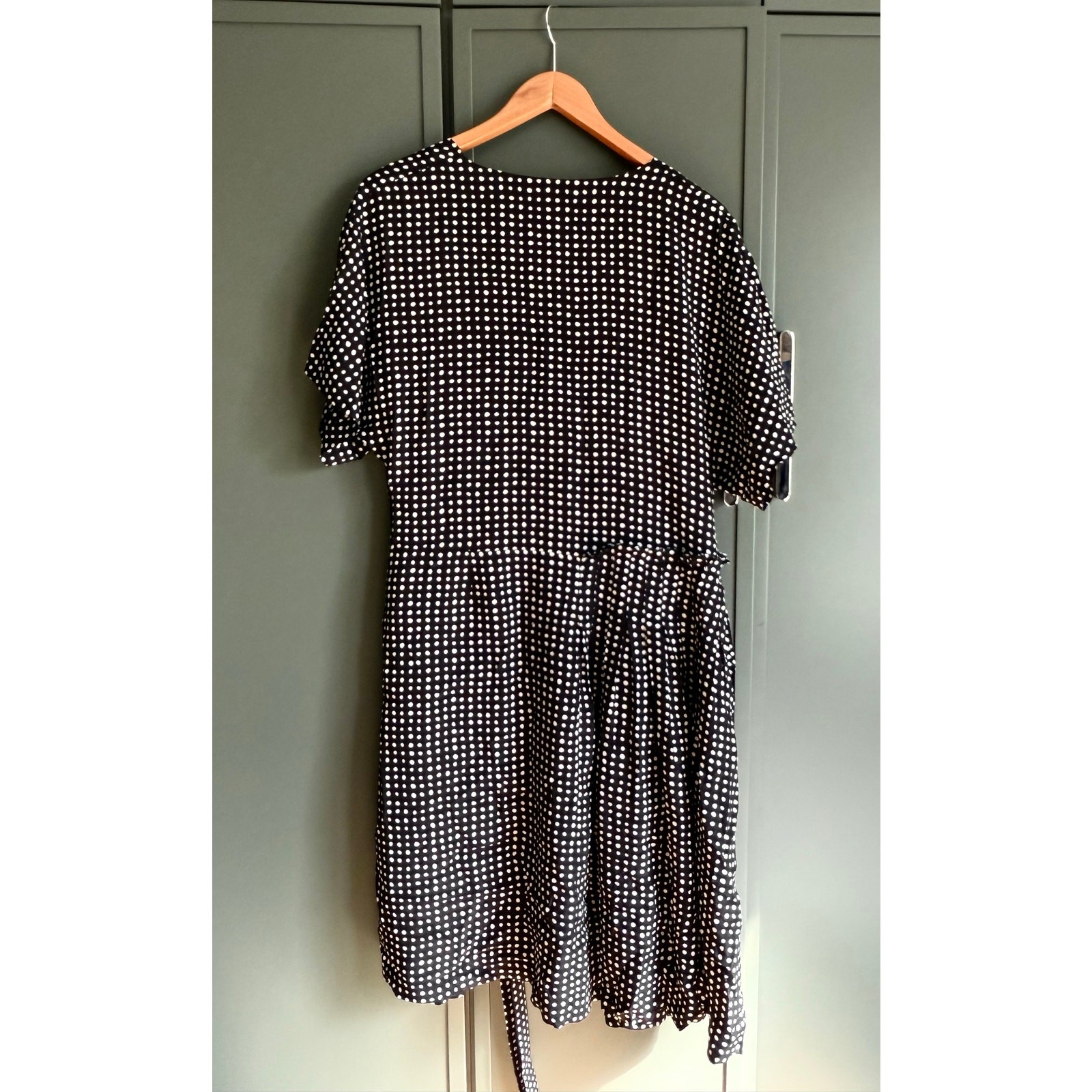 DVF DIANE VON FURSTENBURG sz 8 silk black white polka dot wrap dess EUC