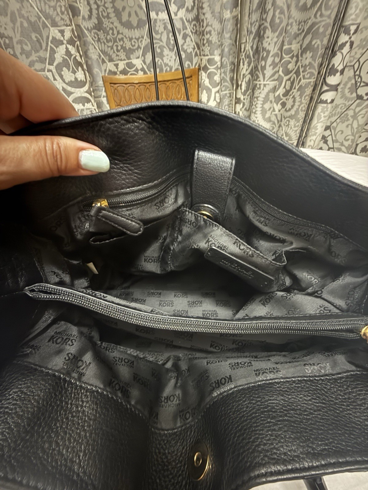 Michael Kors Black Pebbled Satchel/Top Handle Bag Shoulder Strap Gold HW EUC