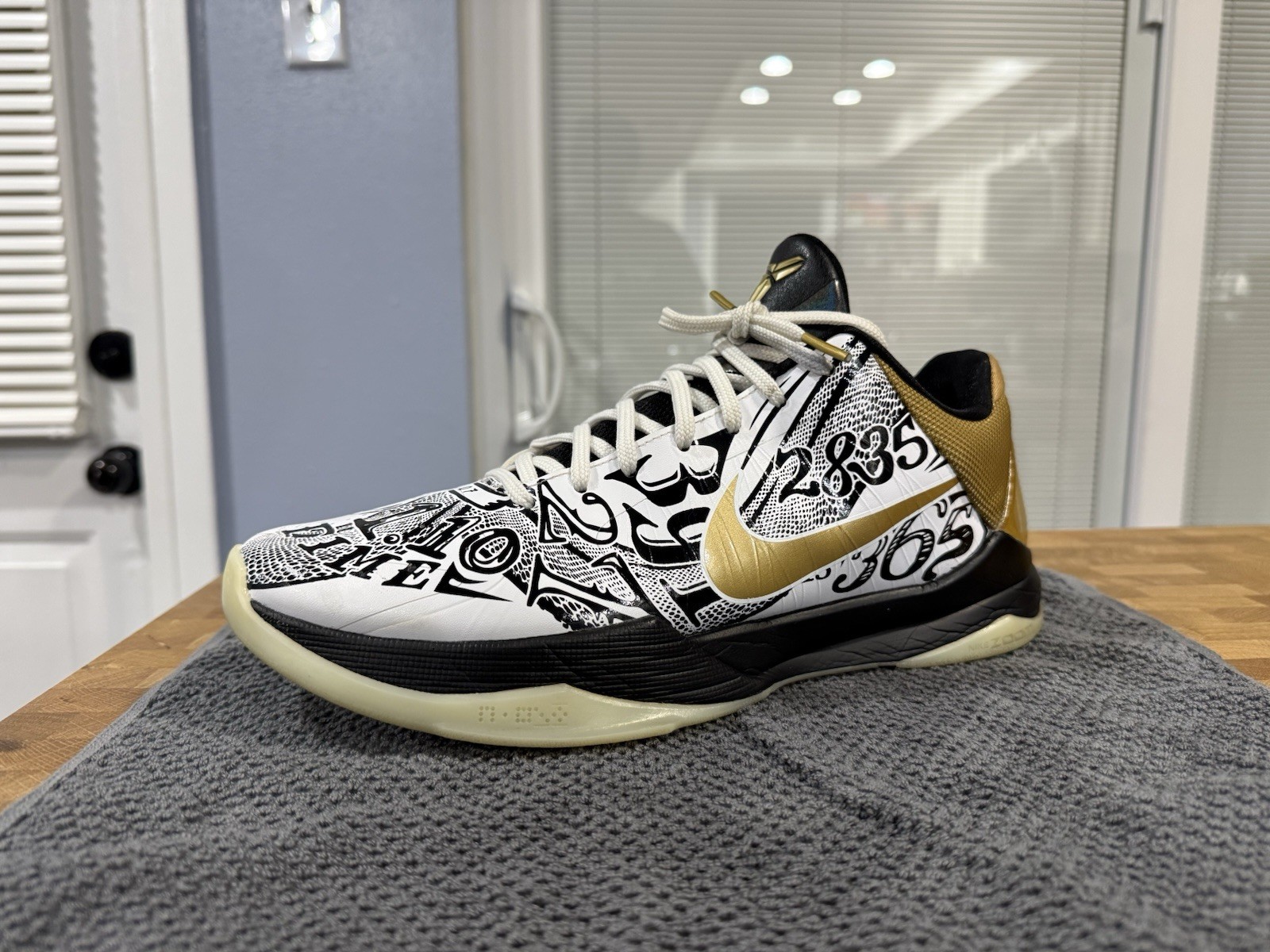 Nike Zoom Kobe 5 Protro Big Stage White/Metallic Gold/Black CT8014-100 2020
