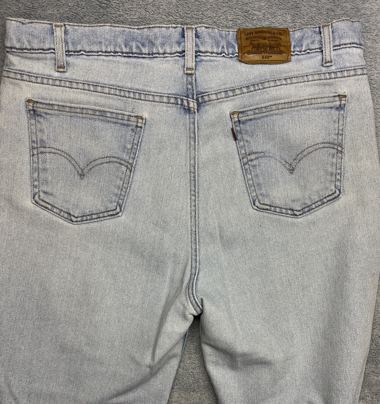 90’s Jeans Levi’s 540 Made in USA Brown Tab Light Wash Distressed Denim Sz 40X30