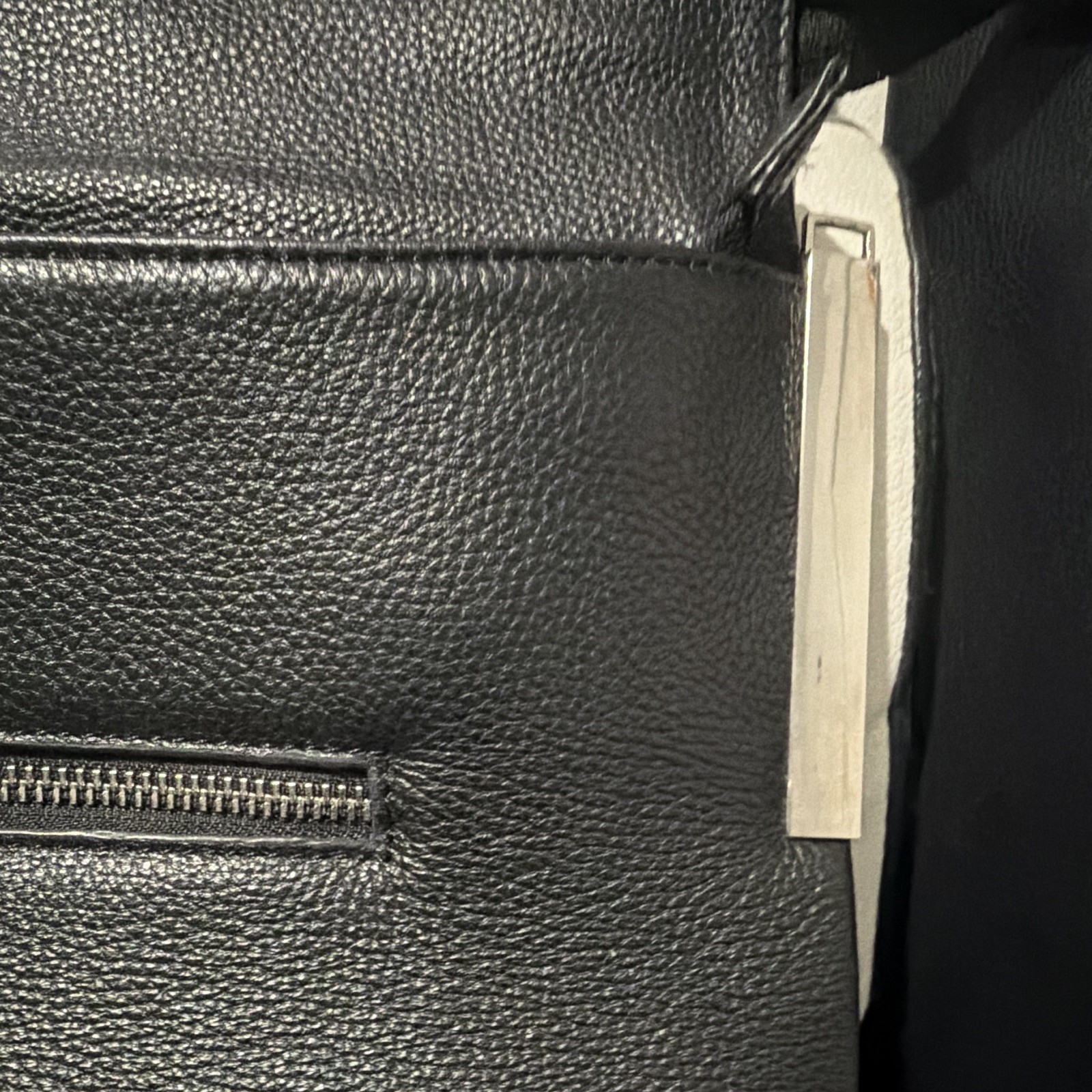 Danier Black Pebbled Shoulder Bag Zip Closure Silver Hardware Lined Pockets