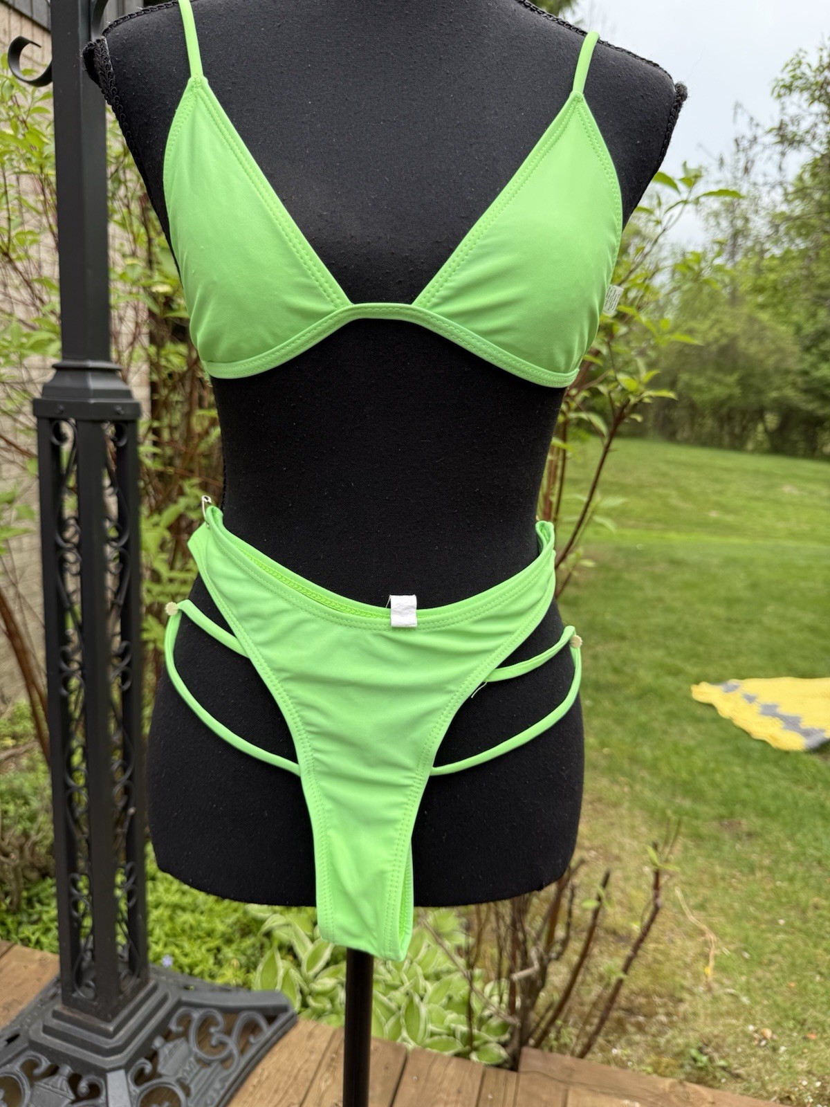 Neon Green Strappy Bikini Set size M 80% nylon 20% spandex pre-owned + Gift