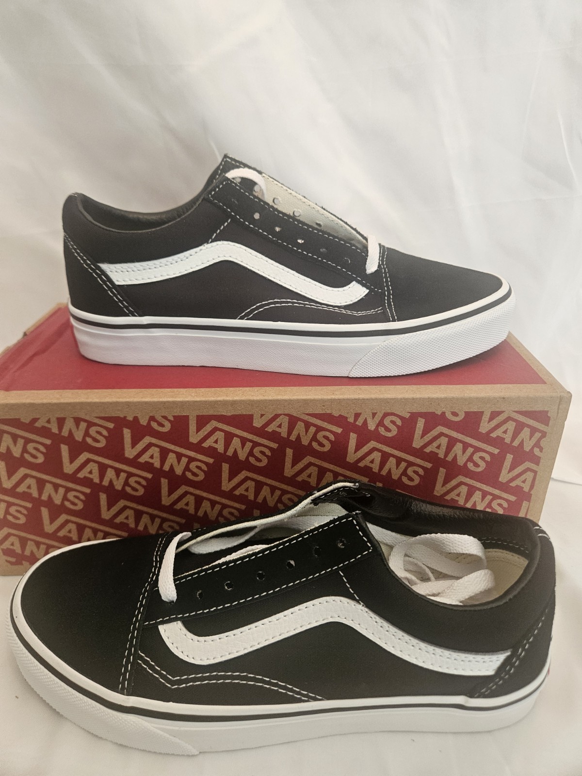 NEW VANS Old Skool BIack/White Canvas Sneakers Size 7 EU 39