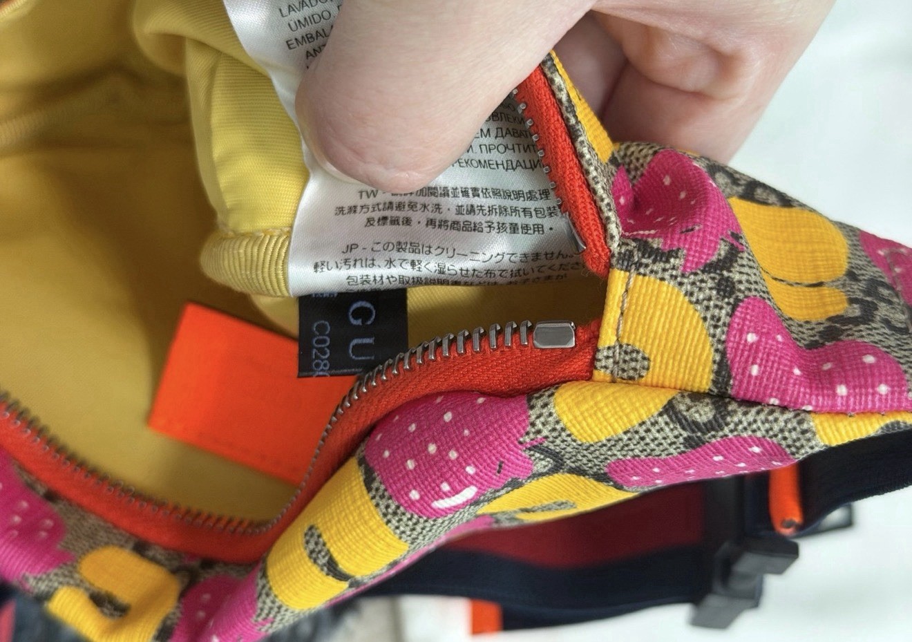 New!! Gucci Children’s Strawberry Print GG Supreme Canvas Bag