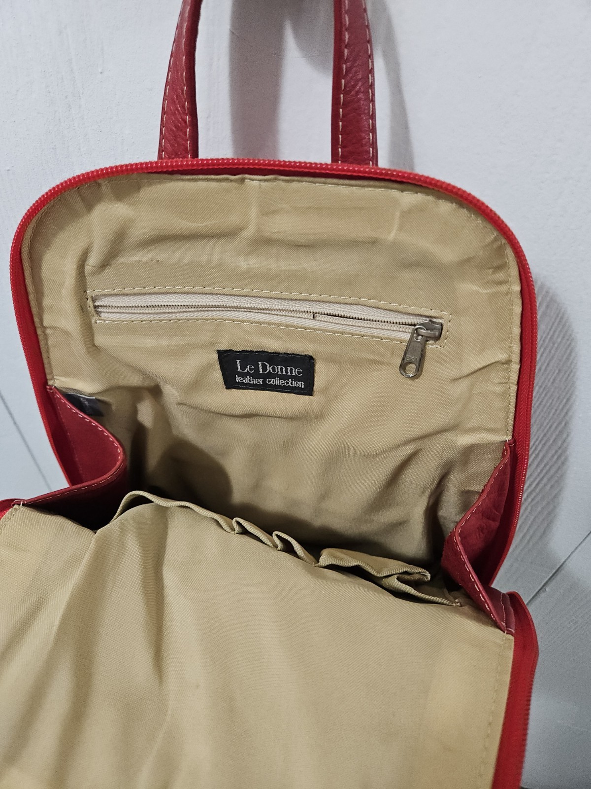 Le Donne Red Full Grain Cow Leather Full-Zip-Around Small Sling Backpack