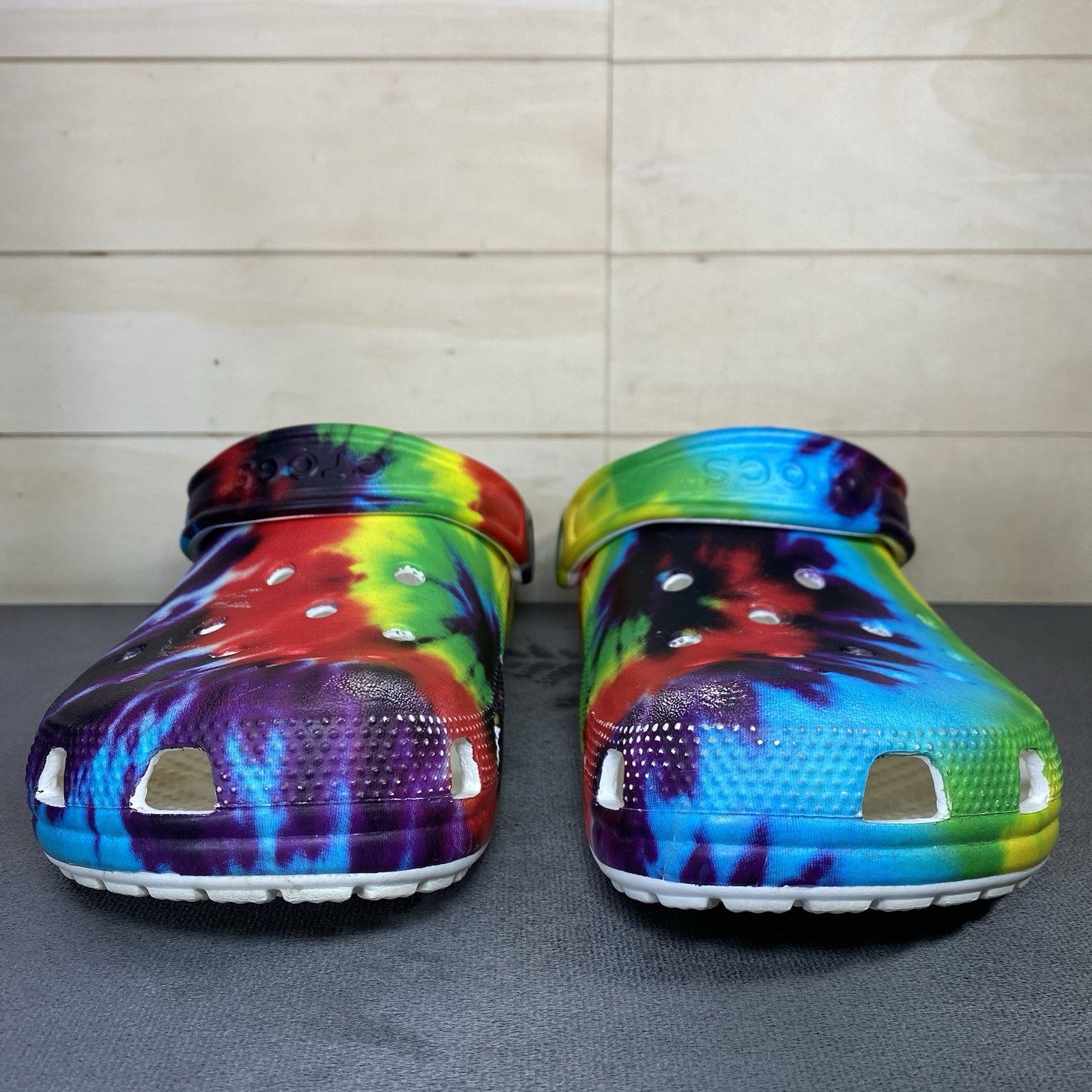 Crocs Classic Clogs Tie Dye Women’s Size 9 Shoes Waterproof Slip-Ons