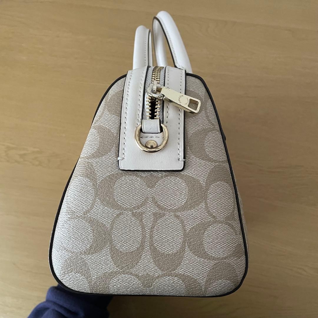 Excellent condition COACH 2 way shoulder bag signature F83607 12a