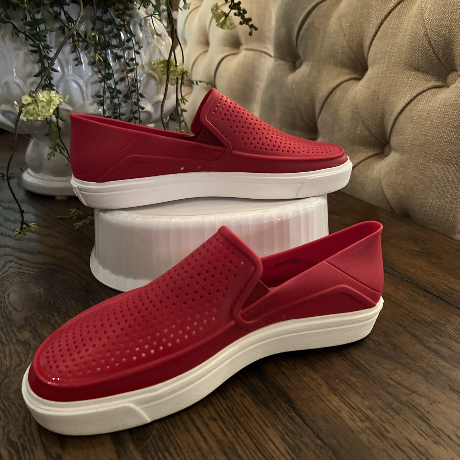 Crocs Womens Sz 9 M Iconic Comfort Slip On Boat Loafer Shoes Excellent condition