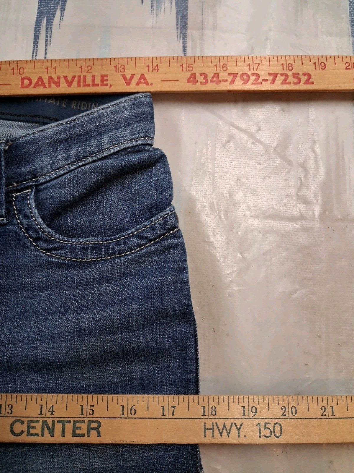 Wrangler Willow Ultimate Riding Jeans Measure 28×31 Boot Cut Medium Wash