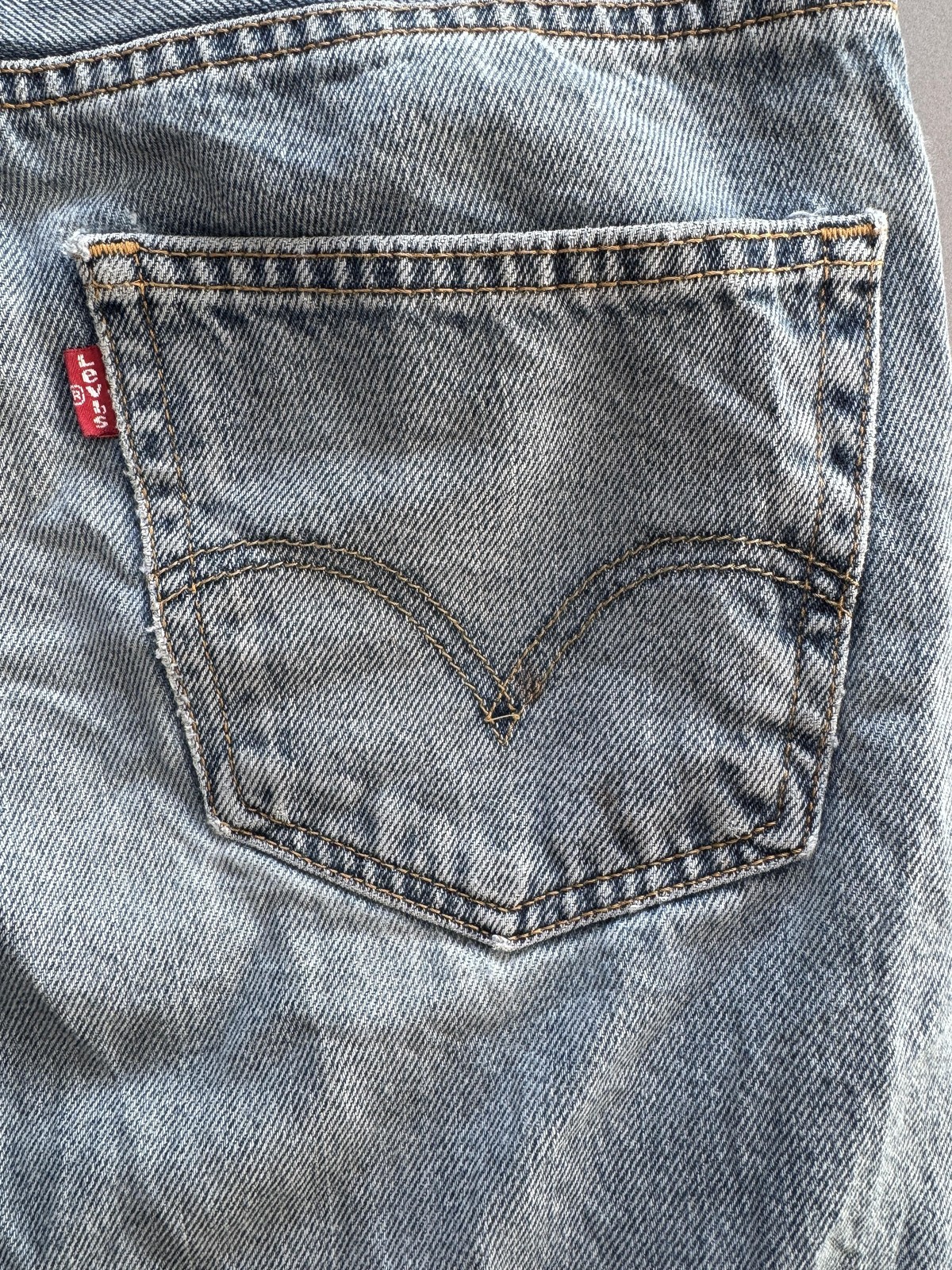 Levi’s 550 Mens Jeans W32xL28 Blue Light Wash Relaxed Tapered Fit Retro