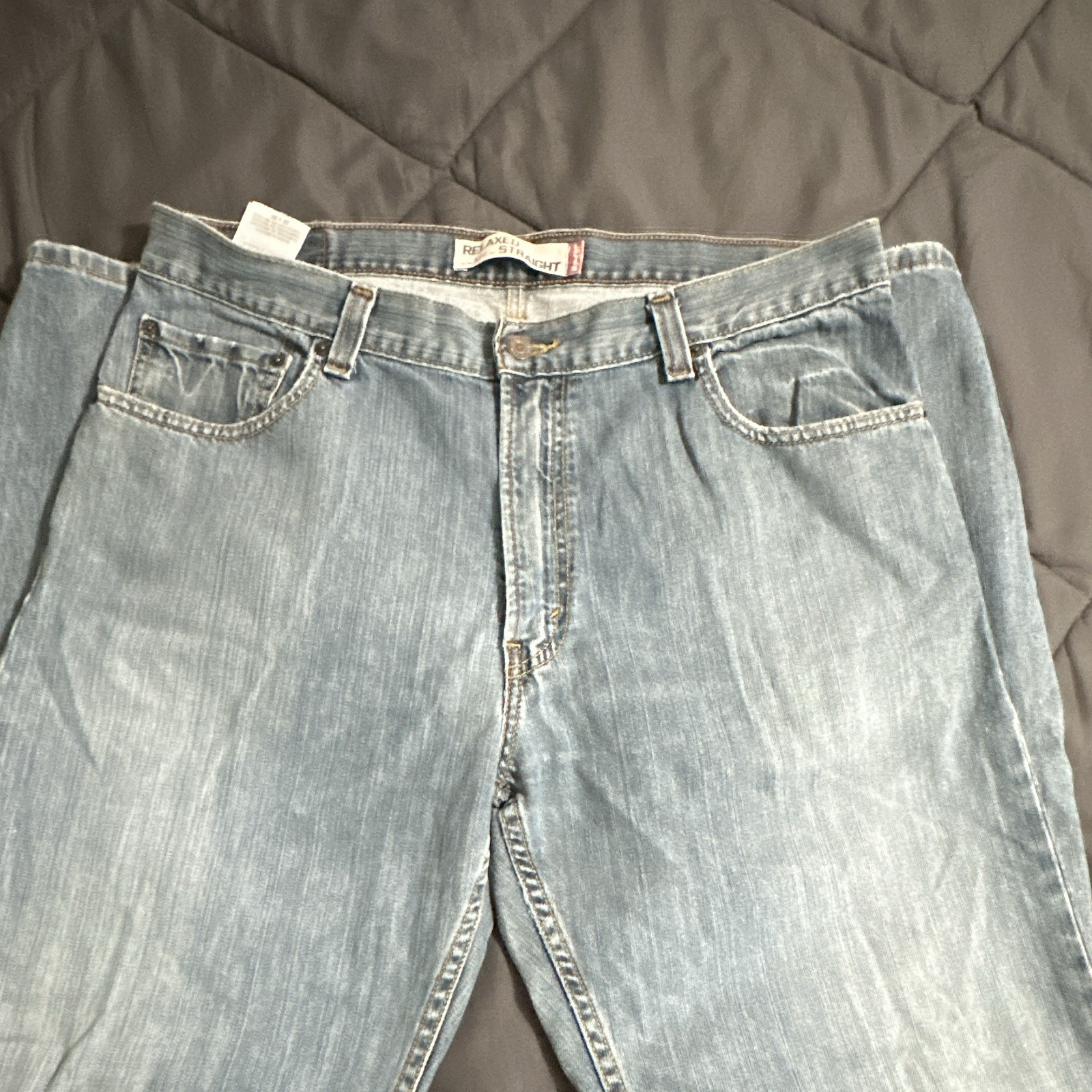 Levi’s Men’s Blue Relaxed Fit Straight Leg Medium Wash Denim Jeans, Mid Rise