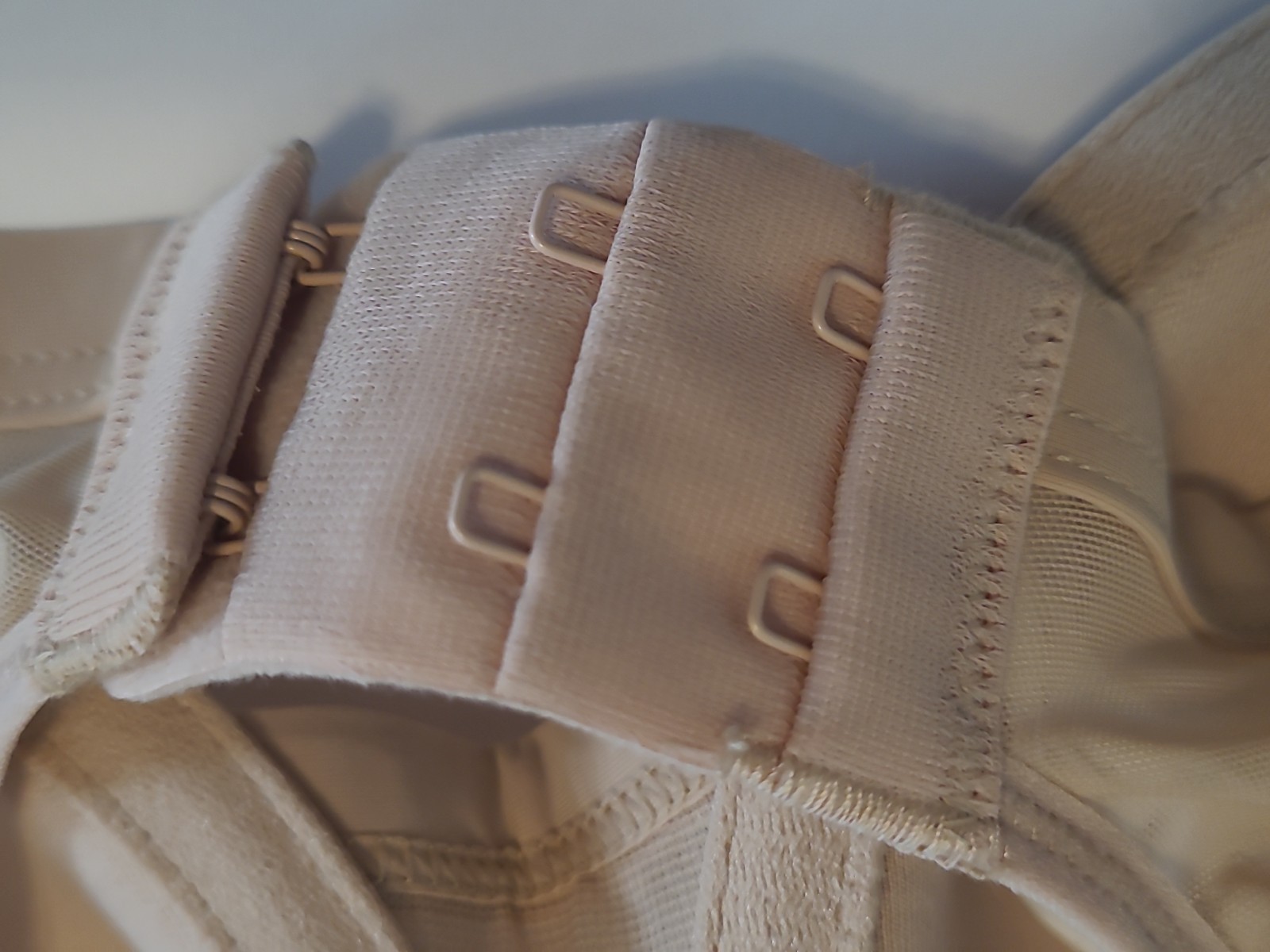 New 40B Hanes ComfortLite Wired Beige Tan $38 Breathable Cups Summer T Shirt Bra