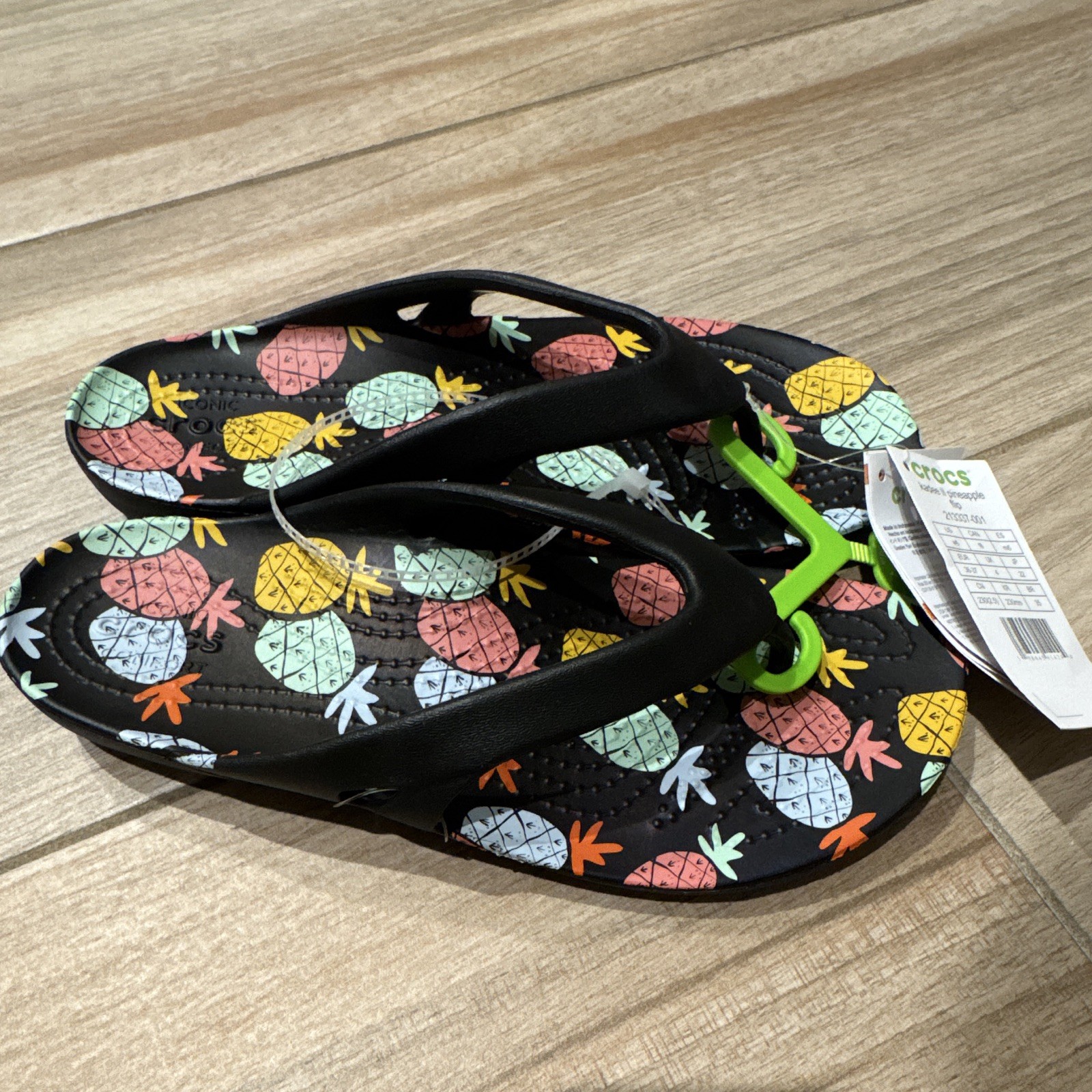 Crocs Kadee II Pineapple Pattern Flip Flop Sandals Black Multi Green Women 6