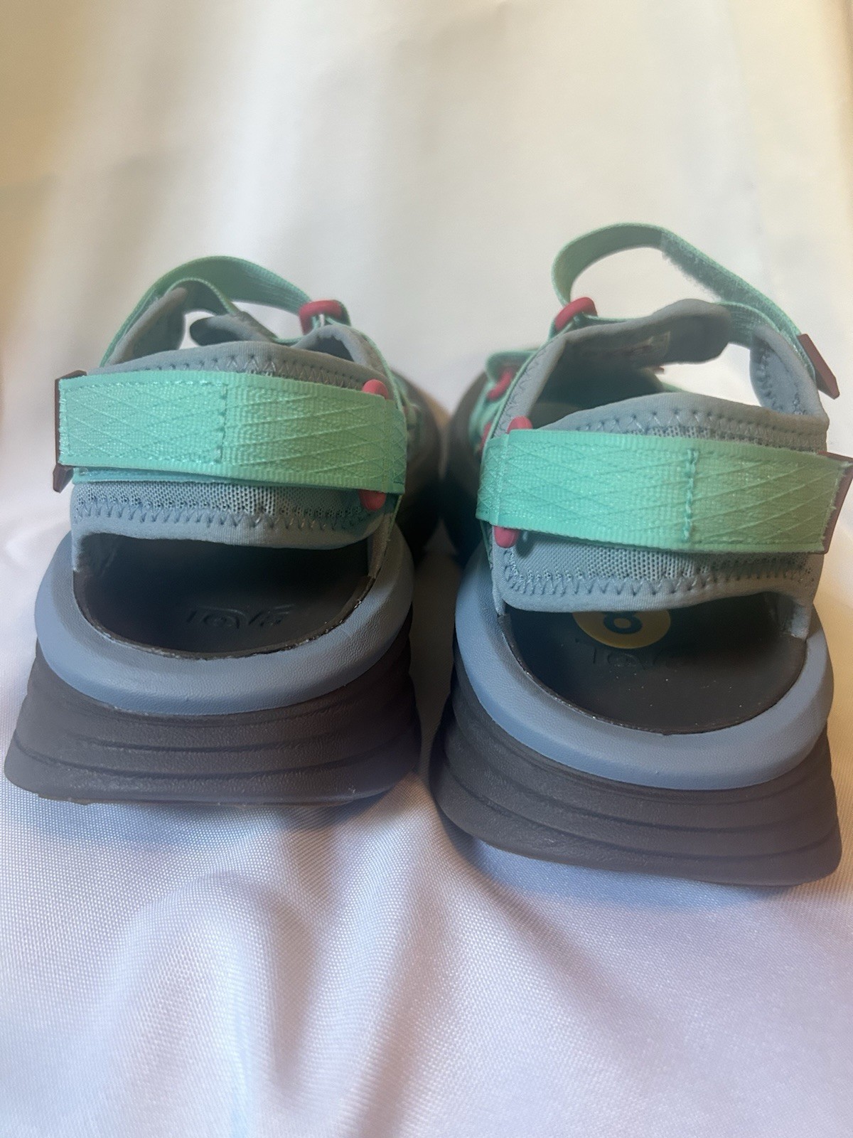 Teva Aventrail R2T Trail Running Sandal – women’s size 8