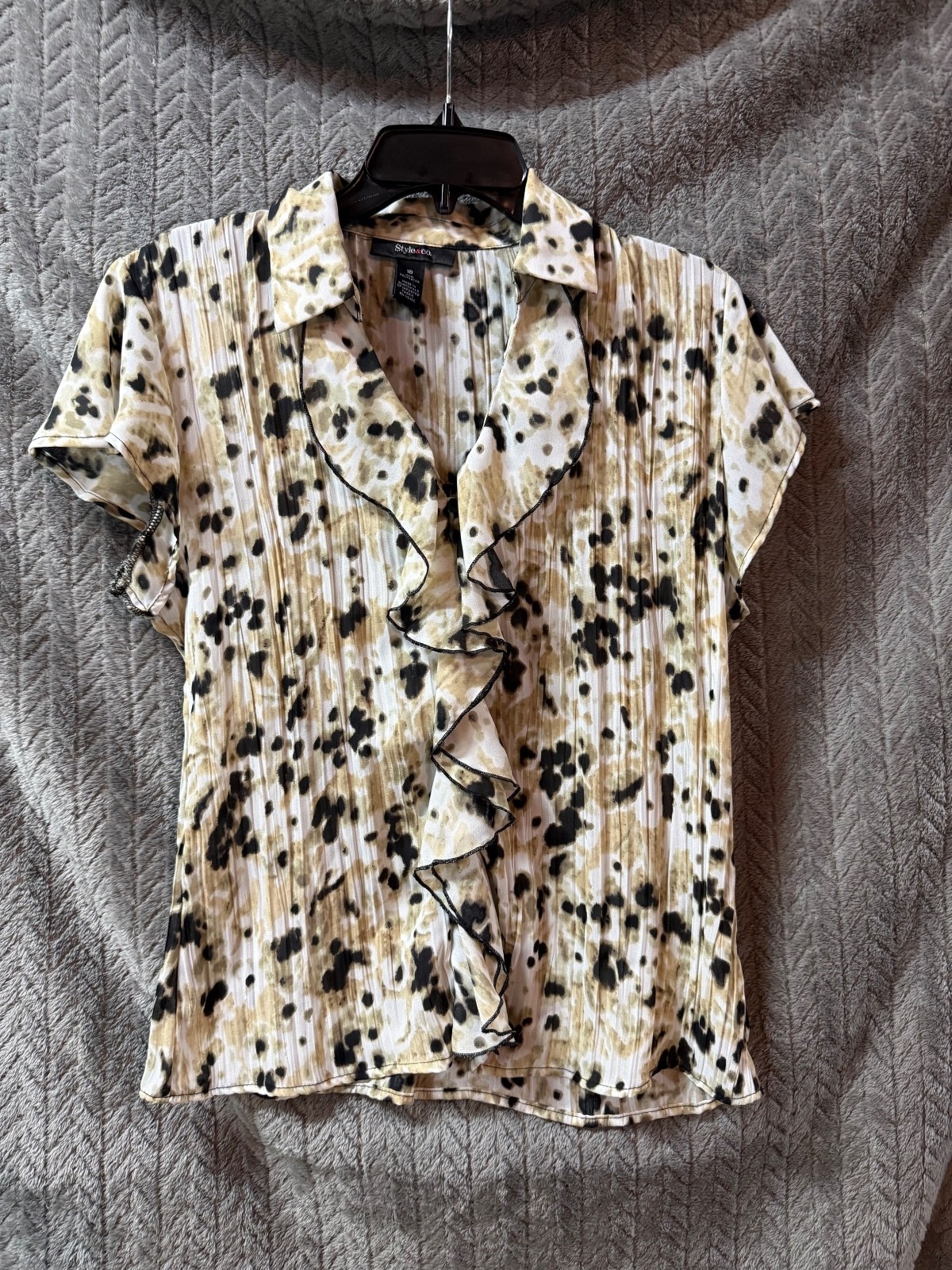 Style & Co. Women’s Short Sleeve Ruffle Front Blouse Size 10