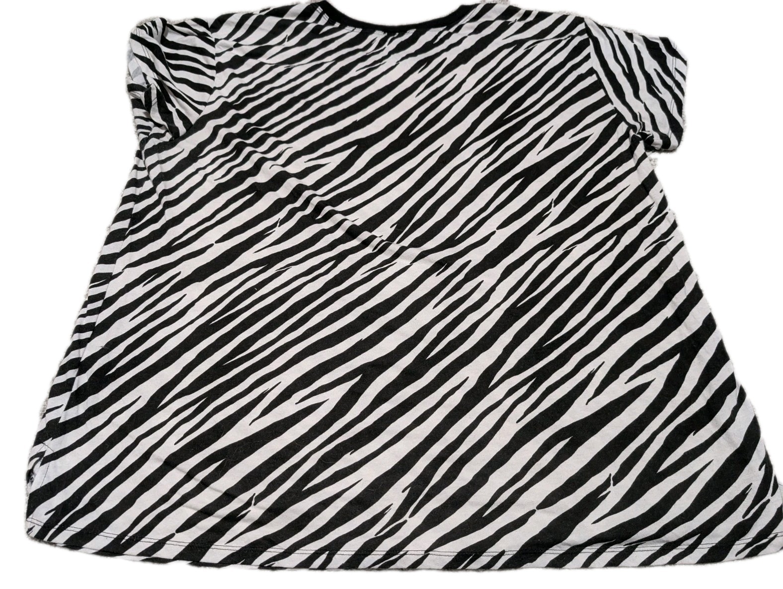 Torrid Womens Zebra Boyfriend Tee T Shirt Size 2 Plus Short Sleeve Crewneck Top