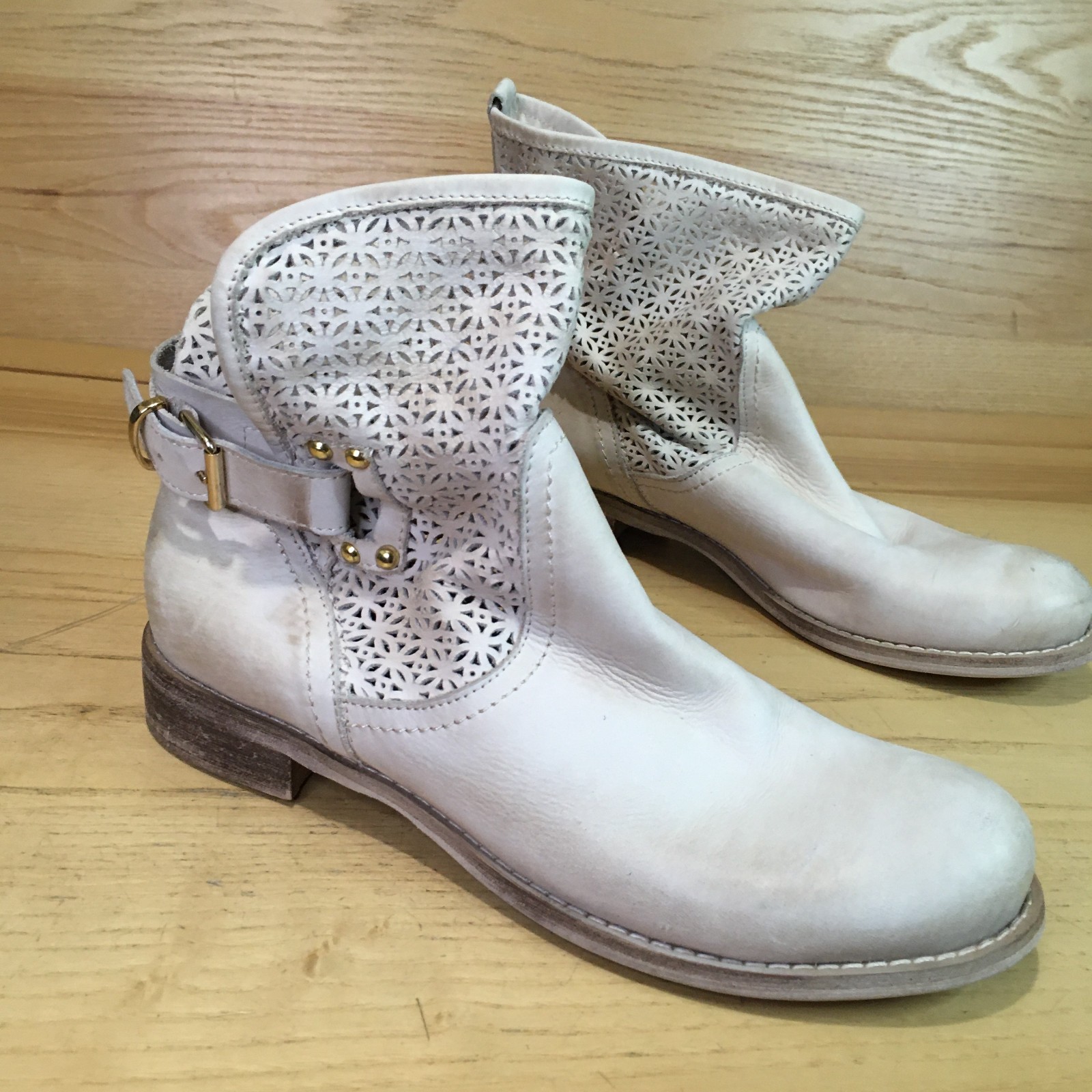 Max & Moi By Lederer Tan Ivory Perforated Leather womens Boot EU 40 US 9-9.5