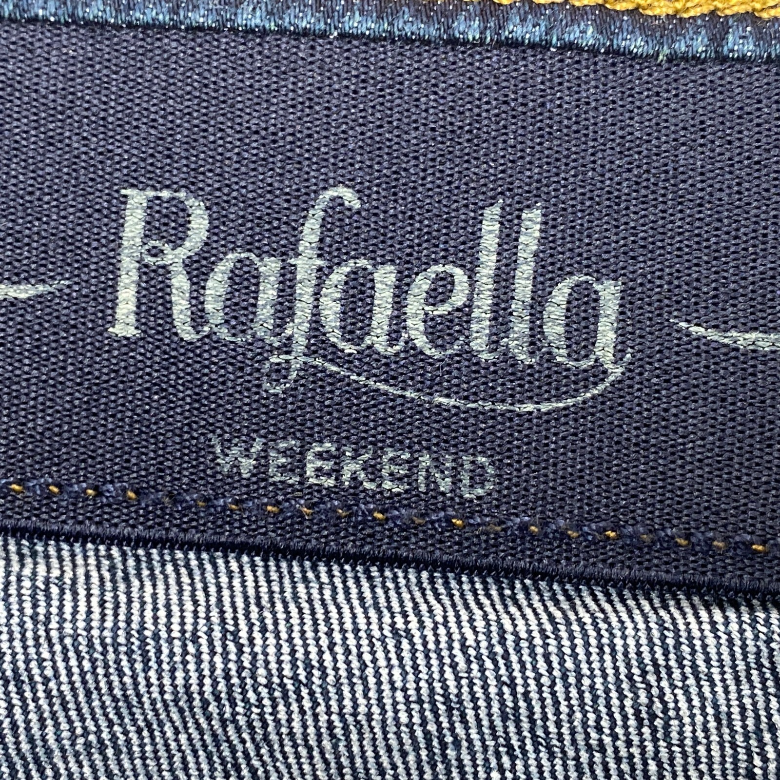 Rafaella Womens Capri Jeans Blue Denim Size 12 Stretchy Zipper Button Closure