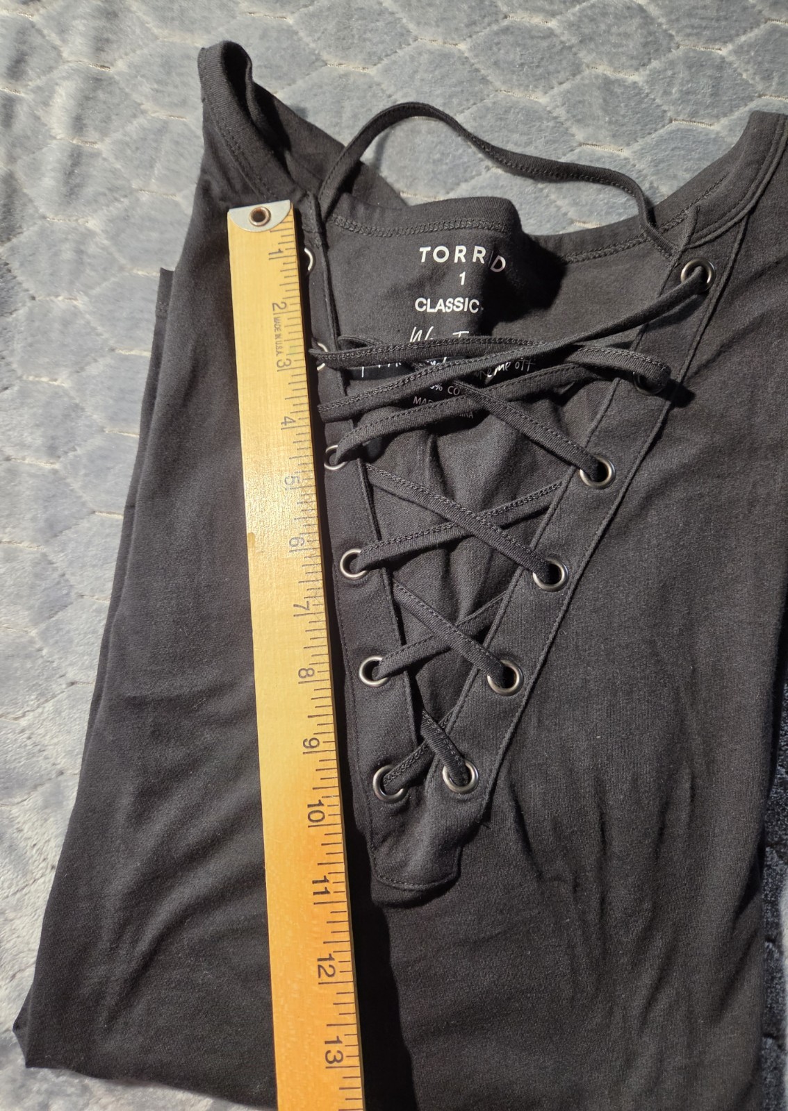 Torrid Black SS Top Size 1 (14/16) Tie Up Peek A Boo Front NWOT Casual Or Dressy