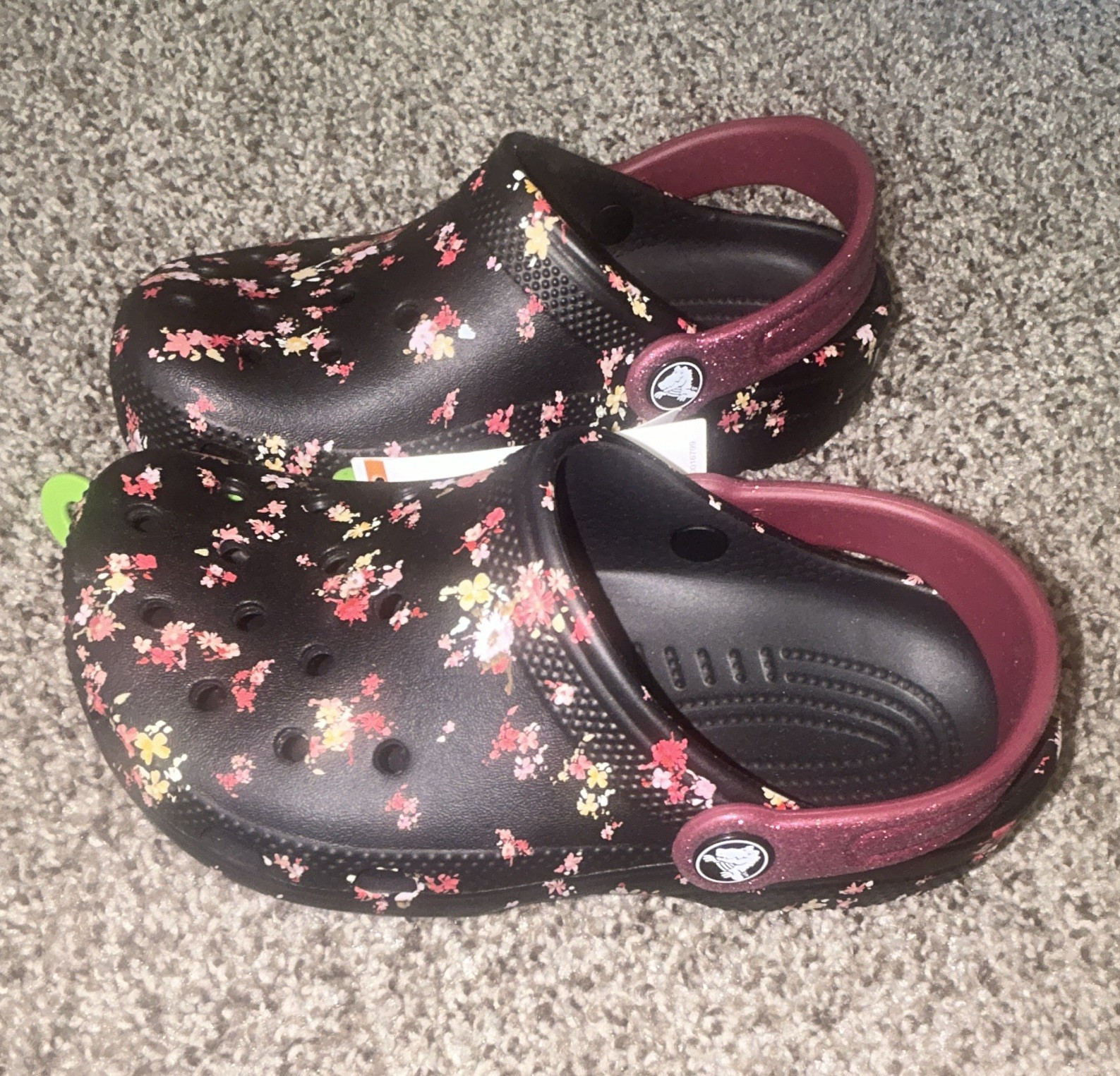 Crocs Classic Ditsy Floral Clog Kids J1 Black/Multicolor Burgundy 210354-0C4