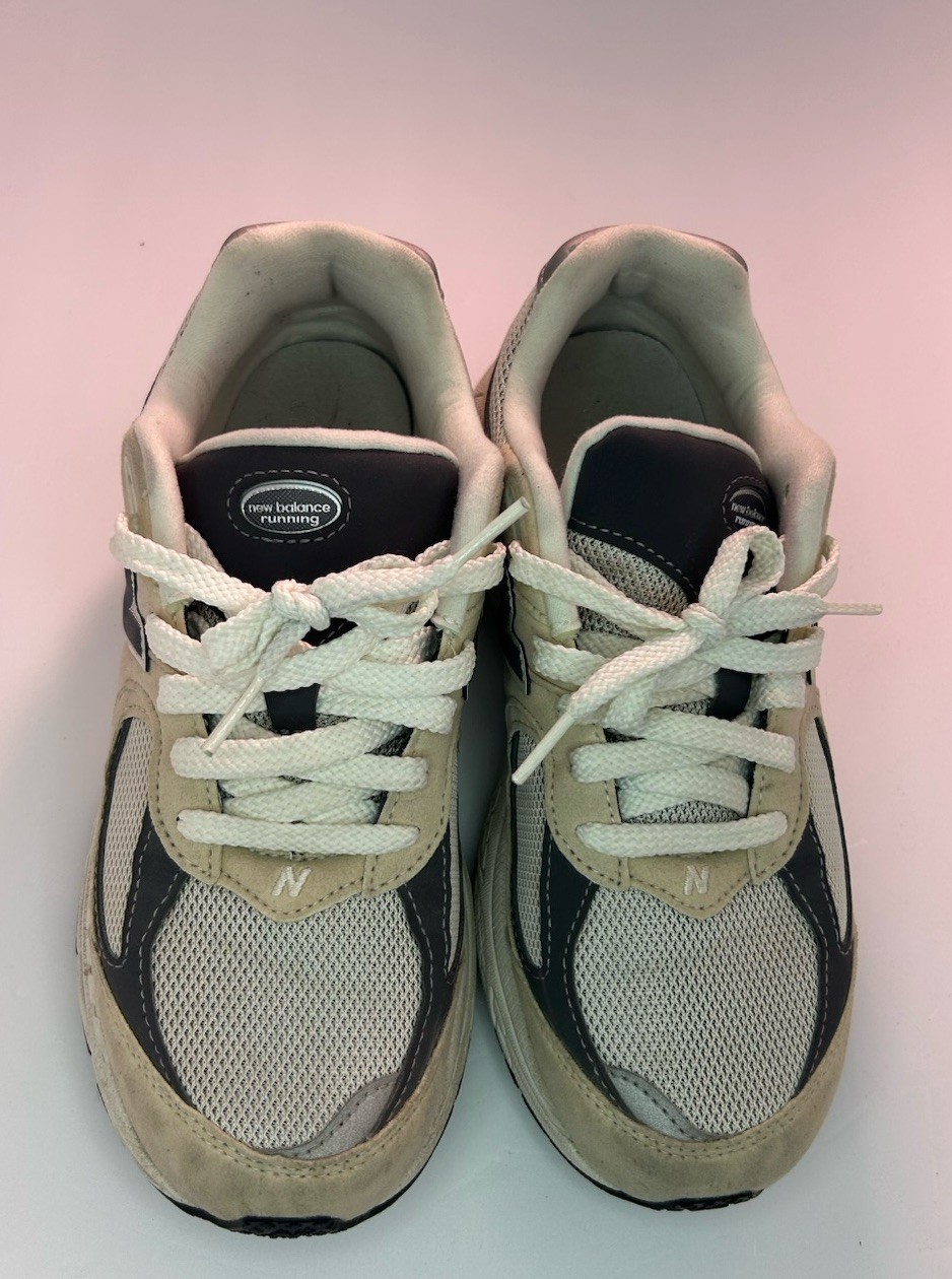 KIDS NEW BALANCE Cream 2002R GRADE-SCHOOL boys size US 6 GC2002FA
