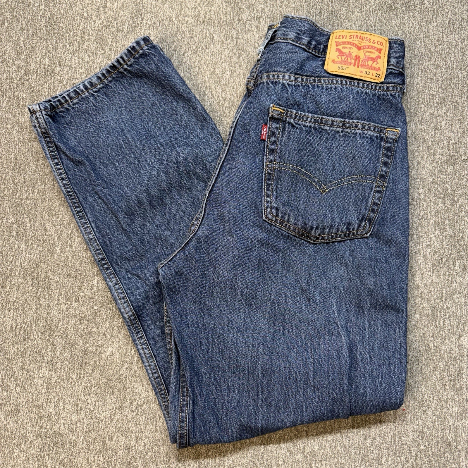 levi’s 565 33×32 dark wash jeans excellent condition regular fit