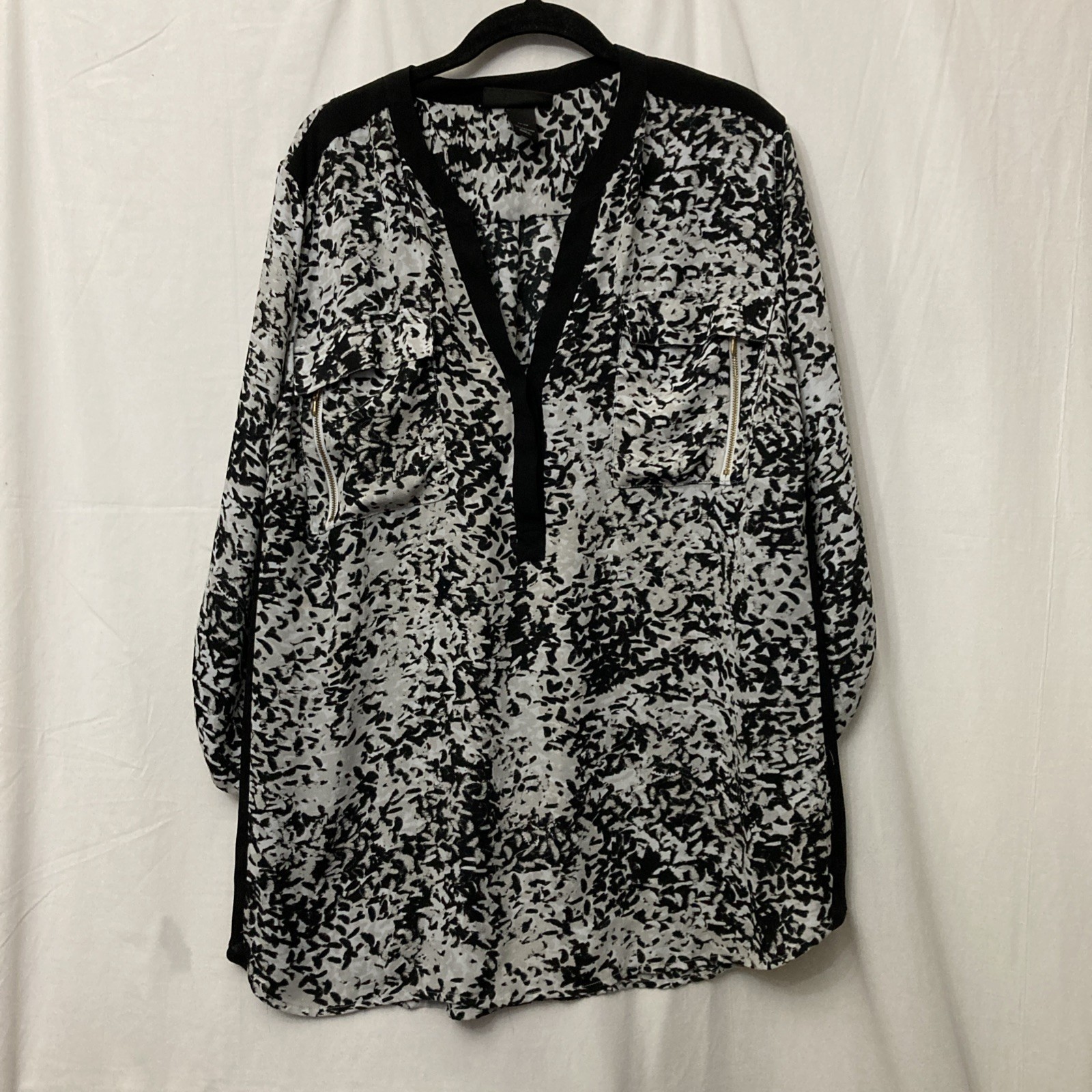 Lane Bryant Black Multi Print Top w/Roll-Tab Sleeves & Front Pockets – SZ 26/28
