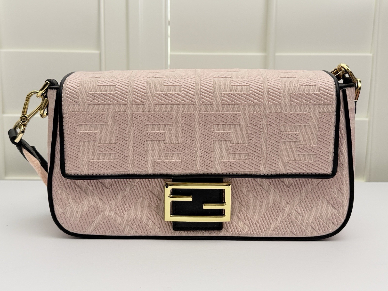 ⭐FENDI | Rosa Quarzo PINK | FF Logo | Shoulder/Handbag Baguette