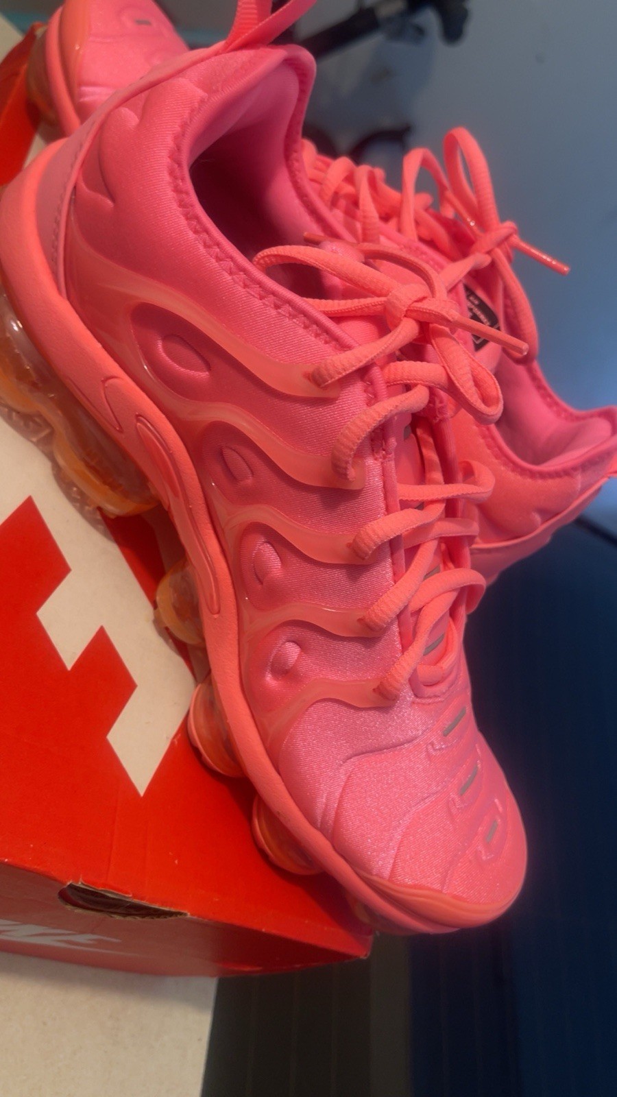 Nike Air VaporMax Plus Woman’s Low-Top Lace-Up Sneakers Pink New w/ Box