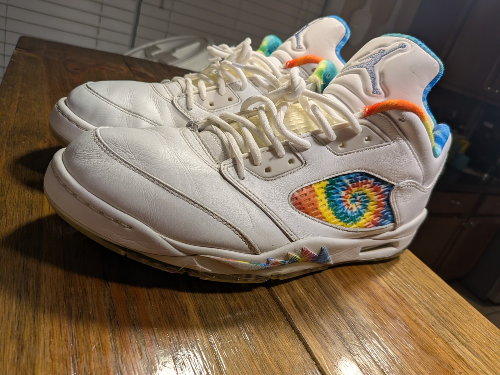Air Jordan 5 Golf spiked “Peace & Love”Mid Top Lace-Up Sneakers White Tie-Dye