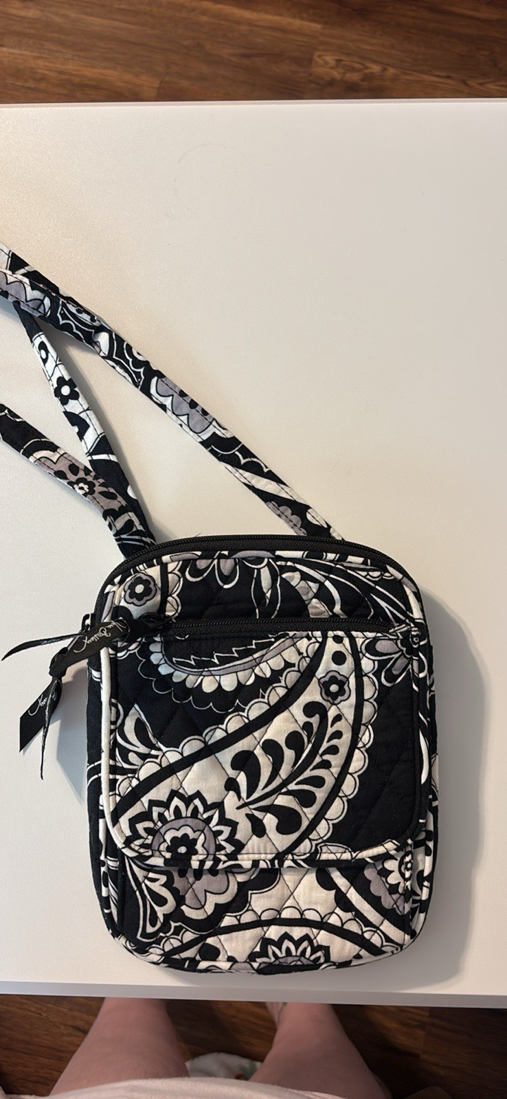 Vera Bradley Black White Floral Crossbody Bag Zip/Magnetic, Pockets