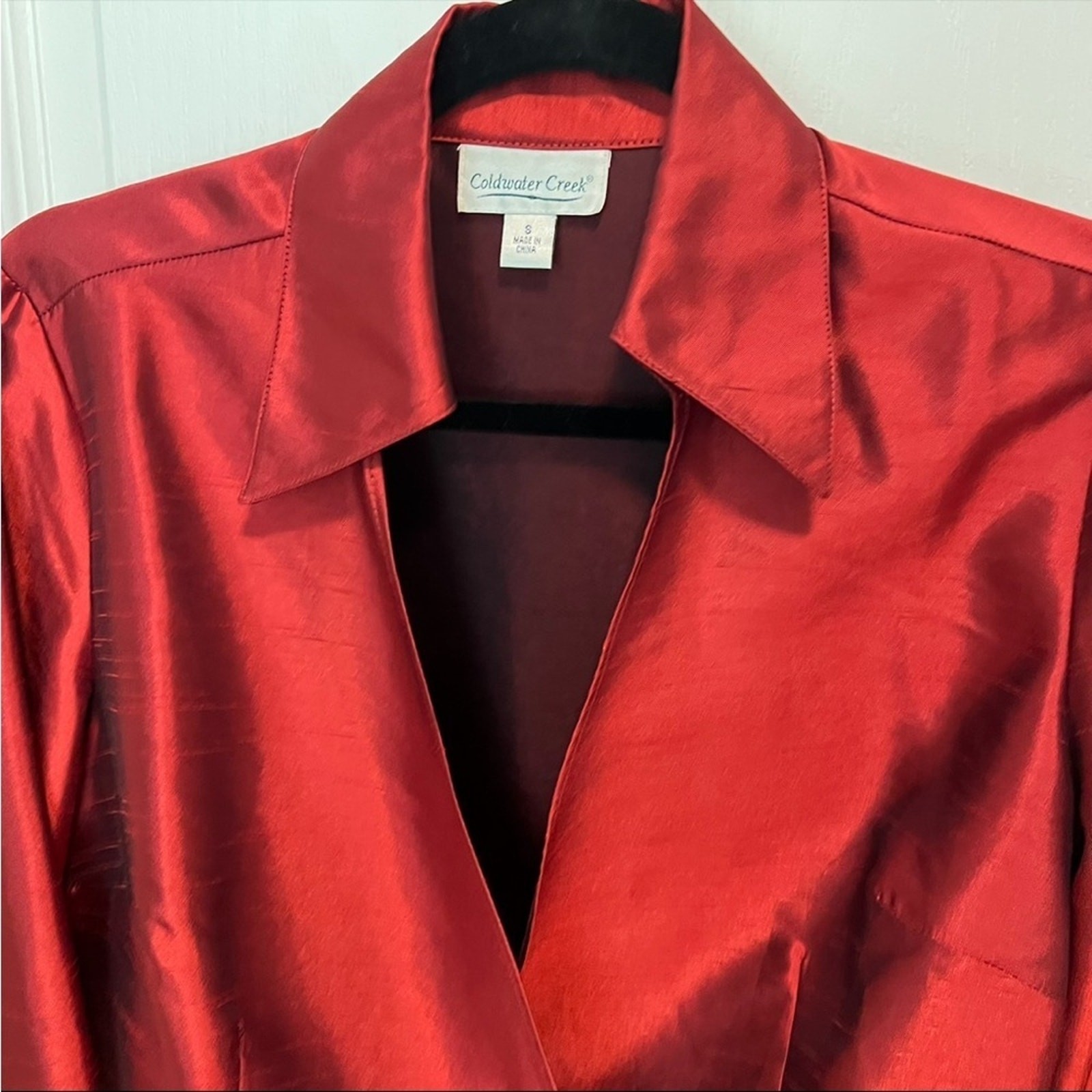Coldwater creek faux silk deep red wrap top size small red the color