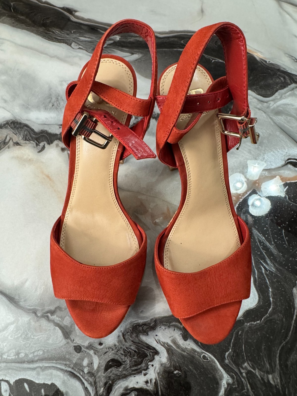 Comfortable sandal-heel Shoe, fairly used, perfect for all occasions