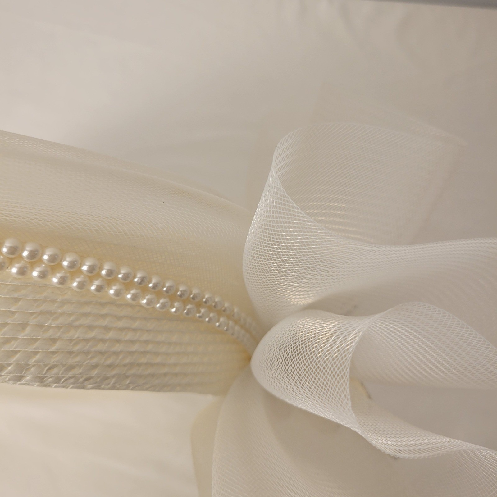 Mr. Hi’s Classic Pillbox Hat Women Ivory White Pearl Butterfly Mesh Bow Tulle