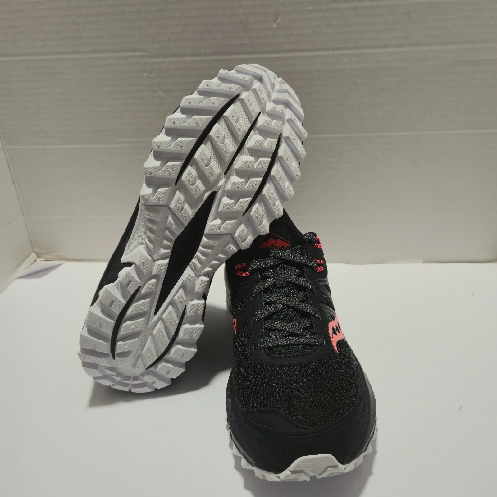 Saucony Women’s Excursion TR14 Trail Running Shoes Black Coral Size 8.5