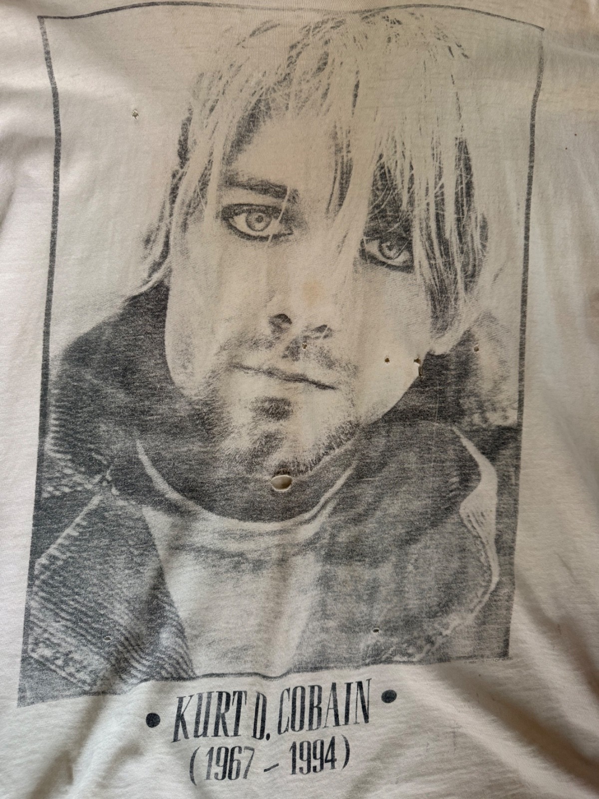 Kurt Cobain Memorial White 1994 Vintage T-Shirt – Nirvana – Giant – Thrashed