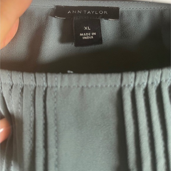 Ann Taylor Pintuck Pleated Blouse Sage Green Long Sleeve Button Cuff Top XL